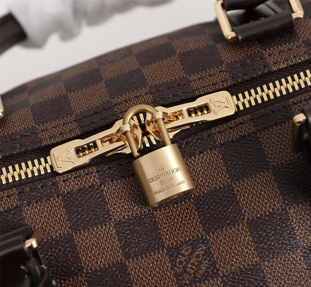 LV Keepall Bandoulière Bag