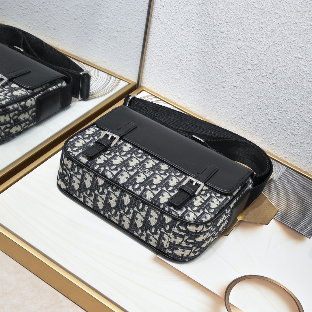 Dior Messenger Bag 4401 LM081 23cm