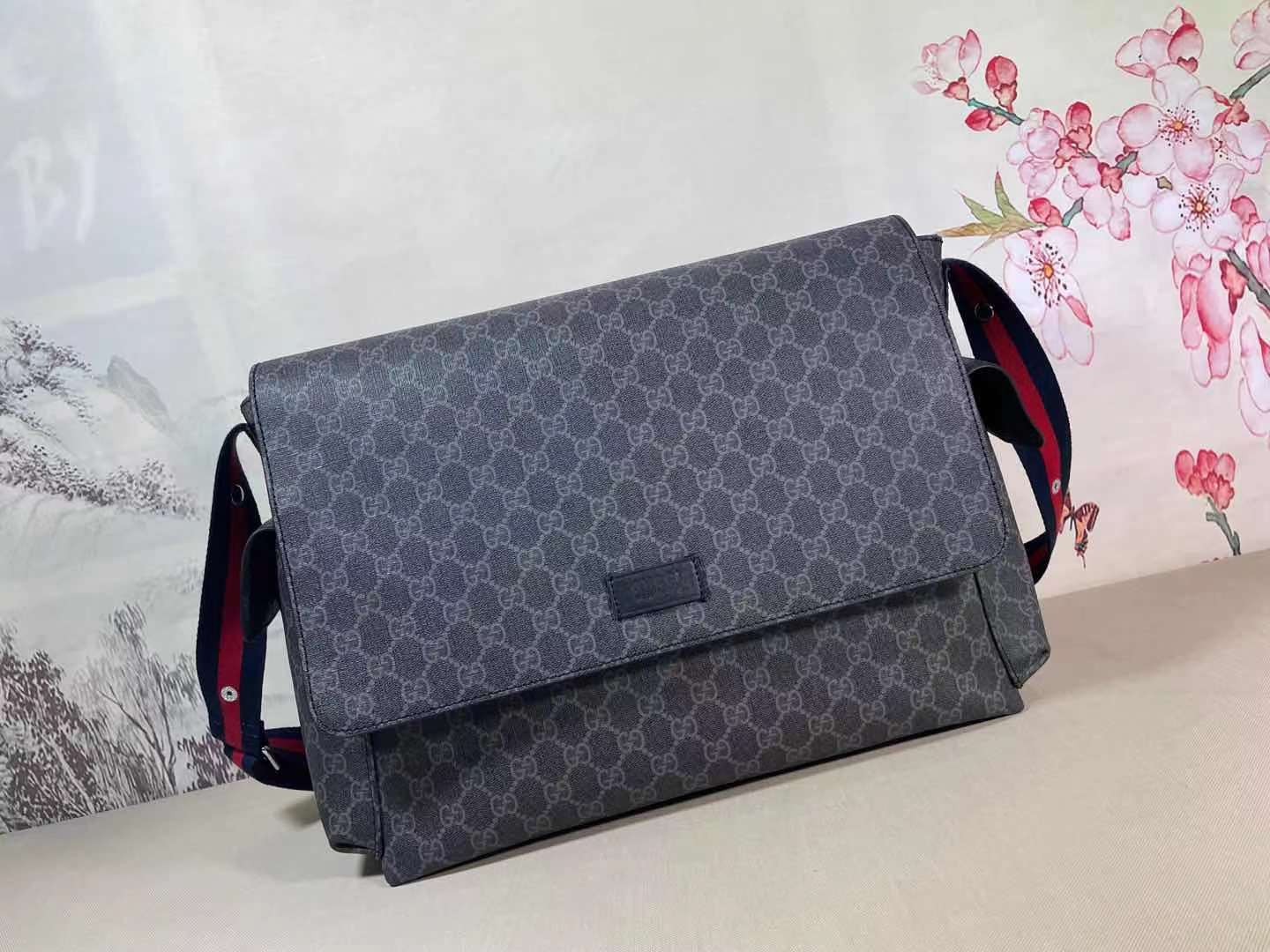 GUCCI211131smile071 44x28x14 cm