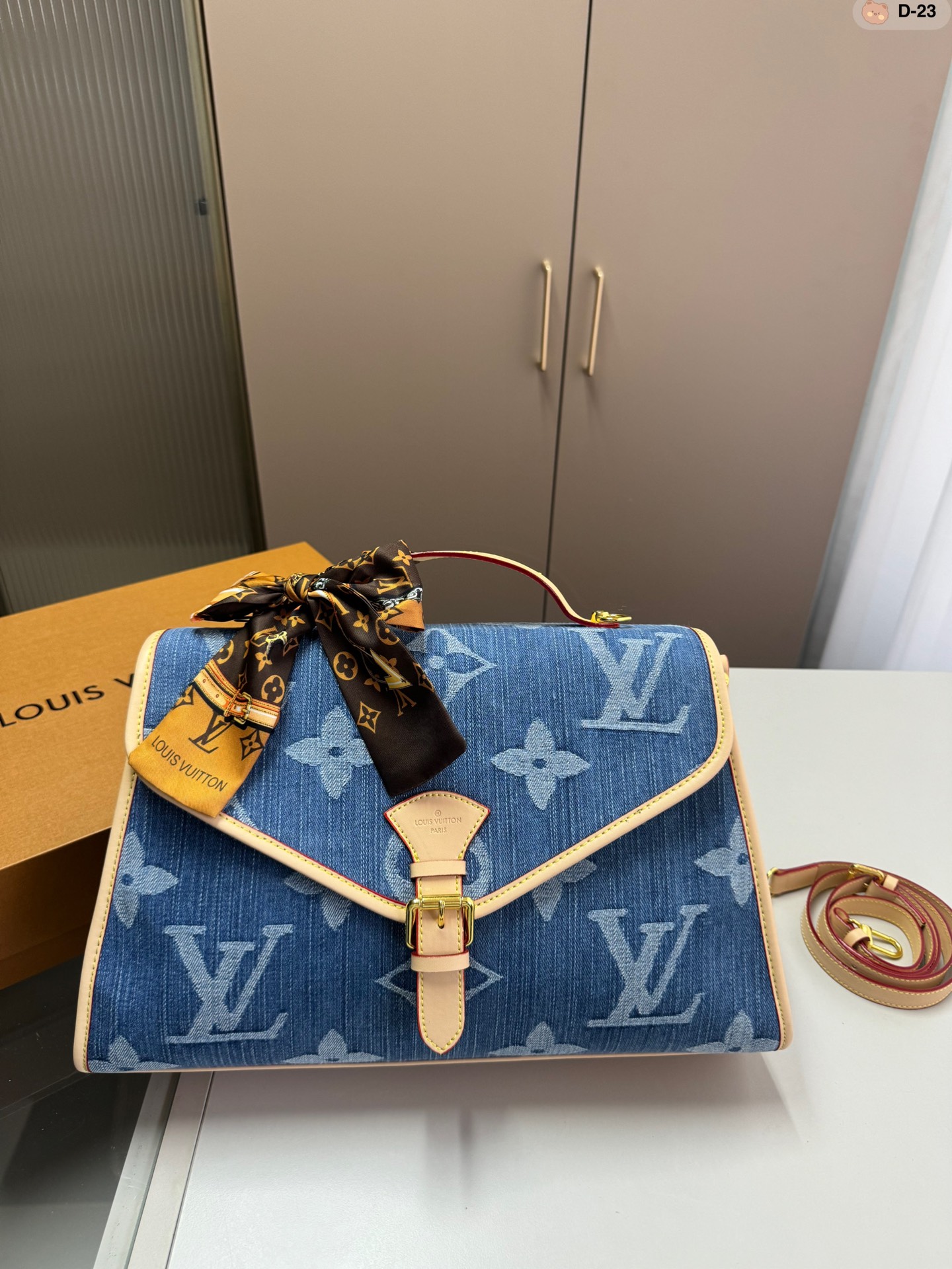 LV Messenger Bag 013 DB081 37cm