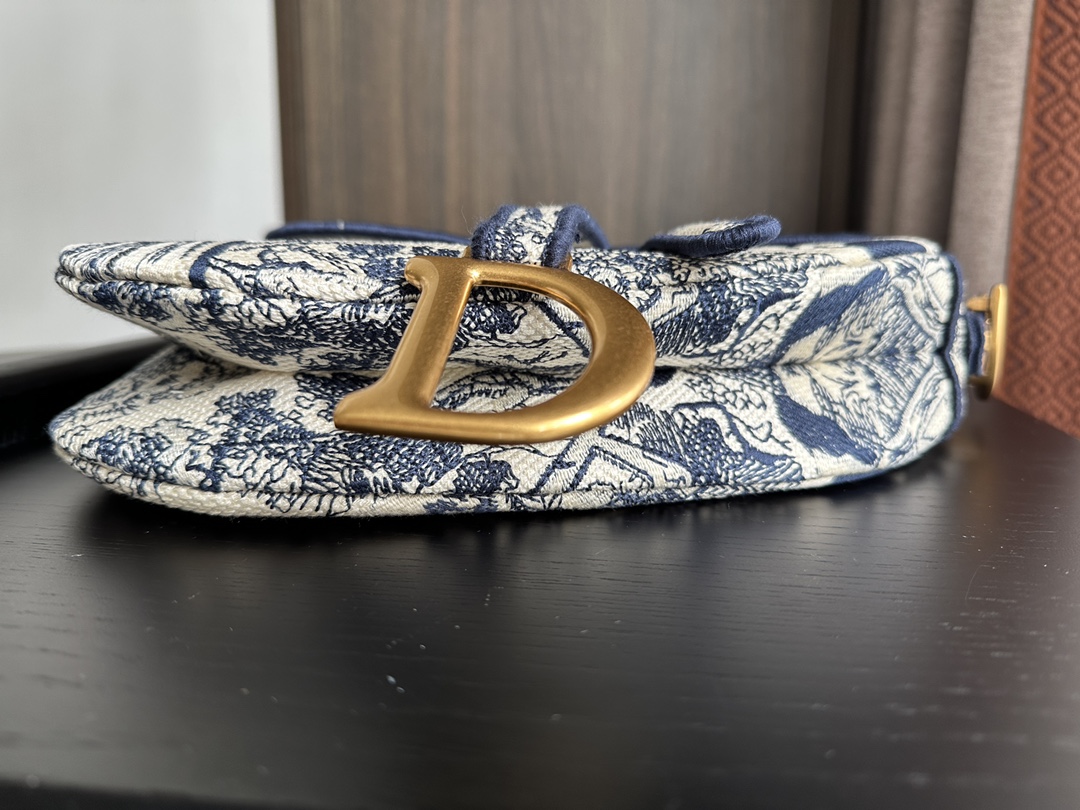 Dior Embroidery Saddle Bag Shoulder Bag Handbag Mirror Quality Version 10A(Replica)