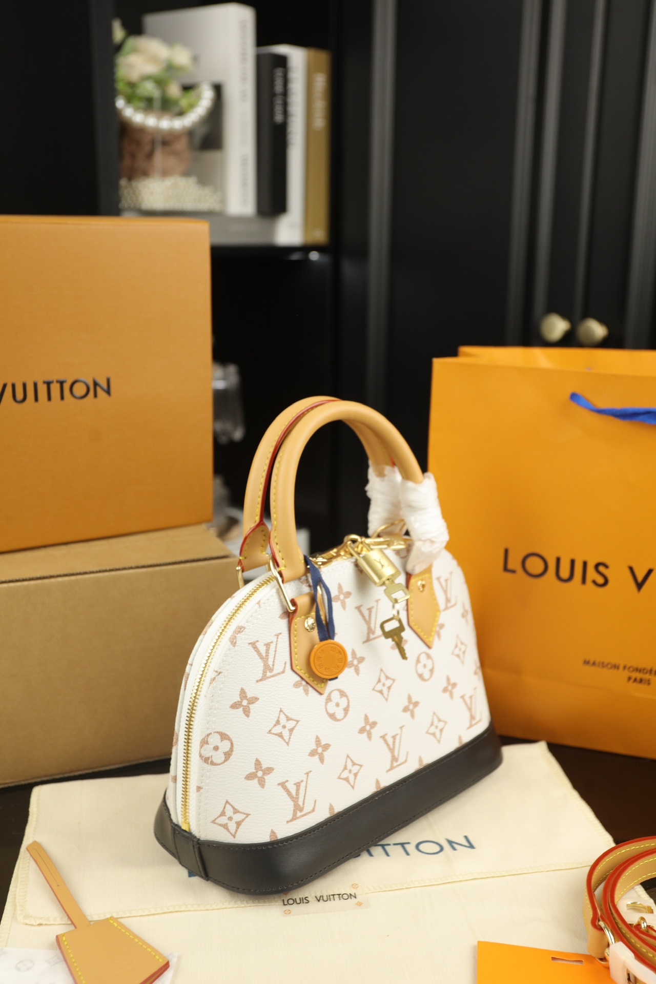 LV Alma BB Bag 001 LLS091 25cm