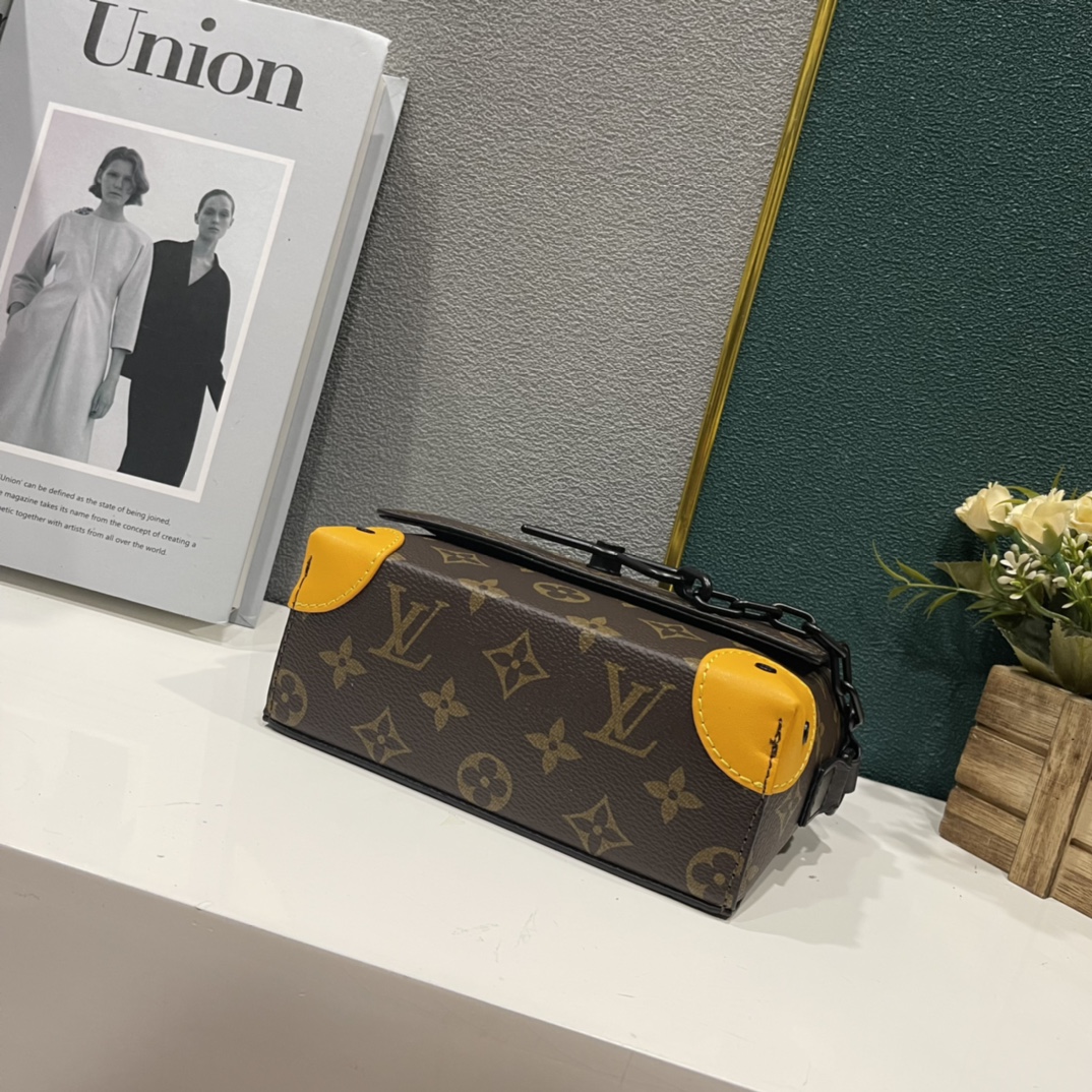 LV Steamer Messenger Bag M82534 LM031 18cm