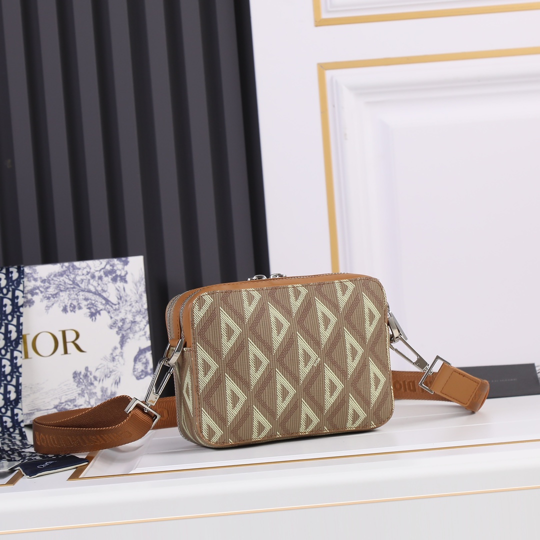 Pouch With Strap Brown CD-1111 XB081 17cm