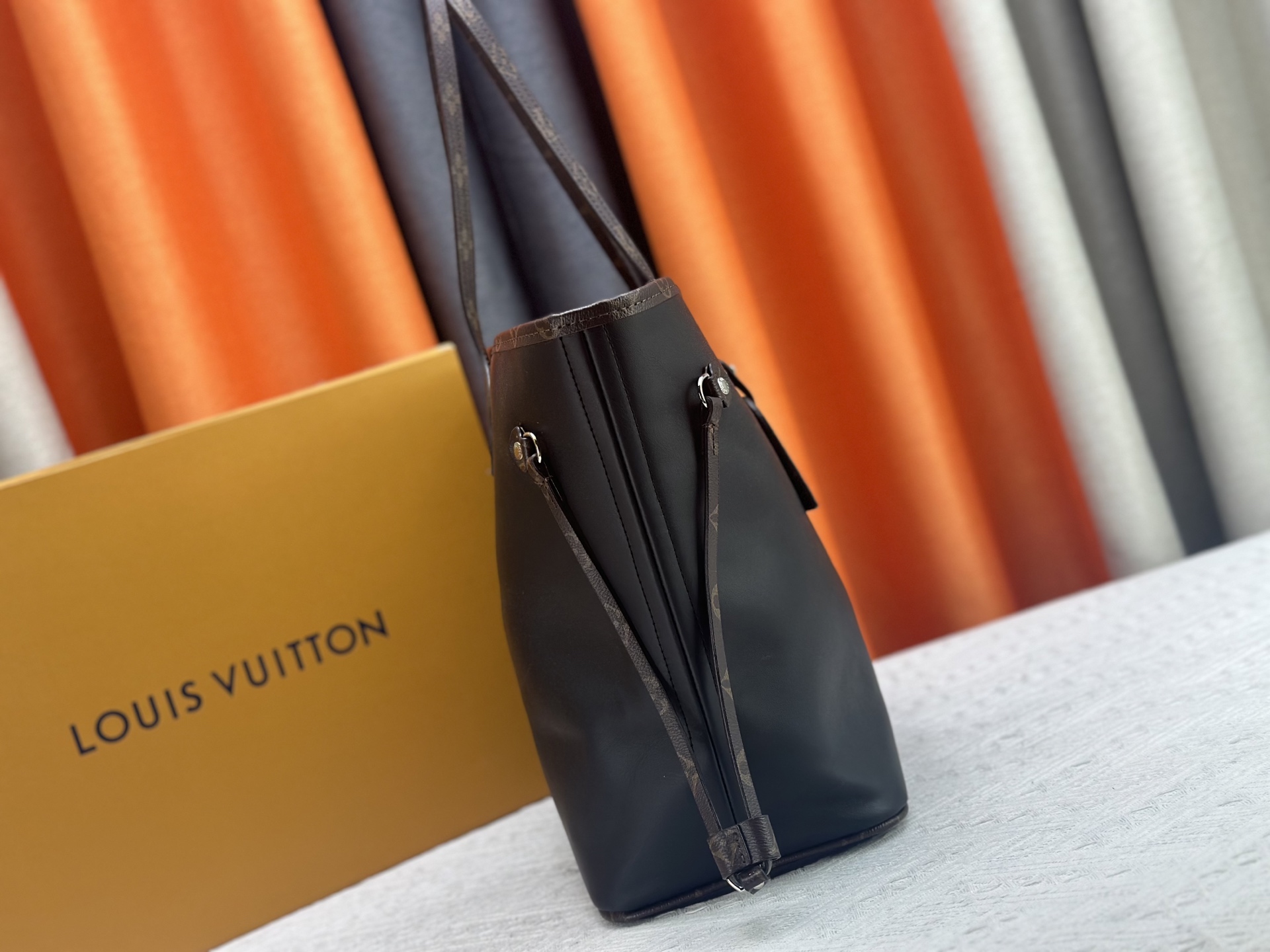 Louis Vuitton Neverfull Medium Handbag M14210  M45686  M46649 M58907 M46329 M21579 M45685 M46676 M40995