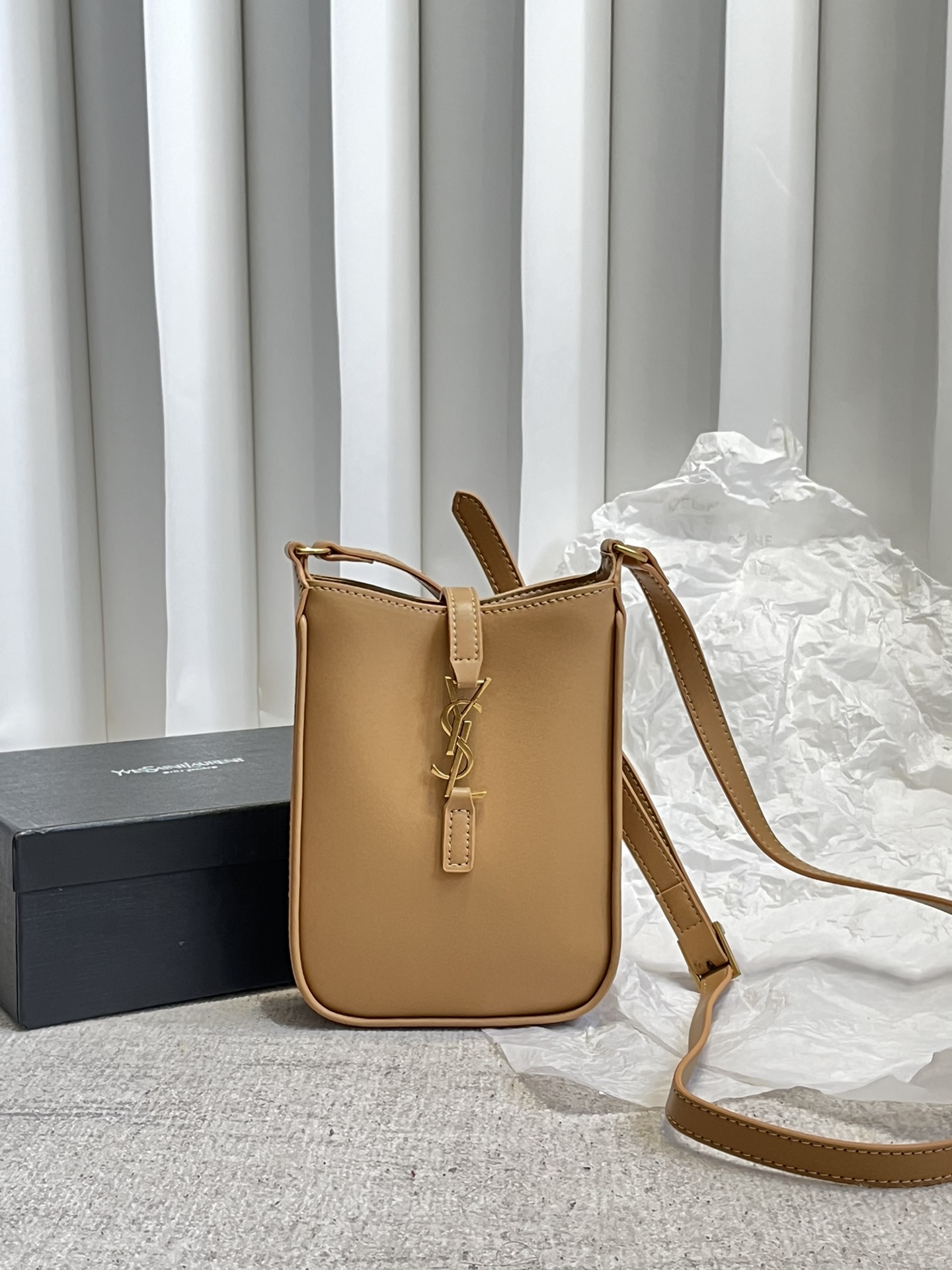 LE 5 À 7 Mini Hobo Bag Apricot 735214 LM021 13cm