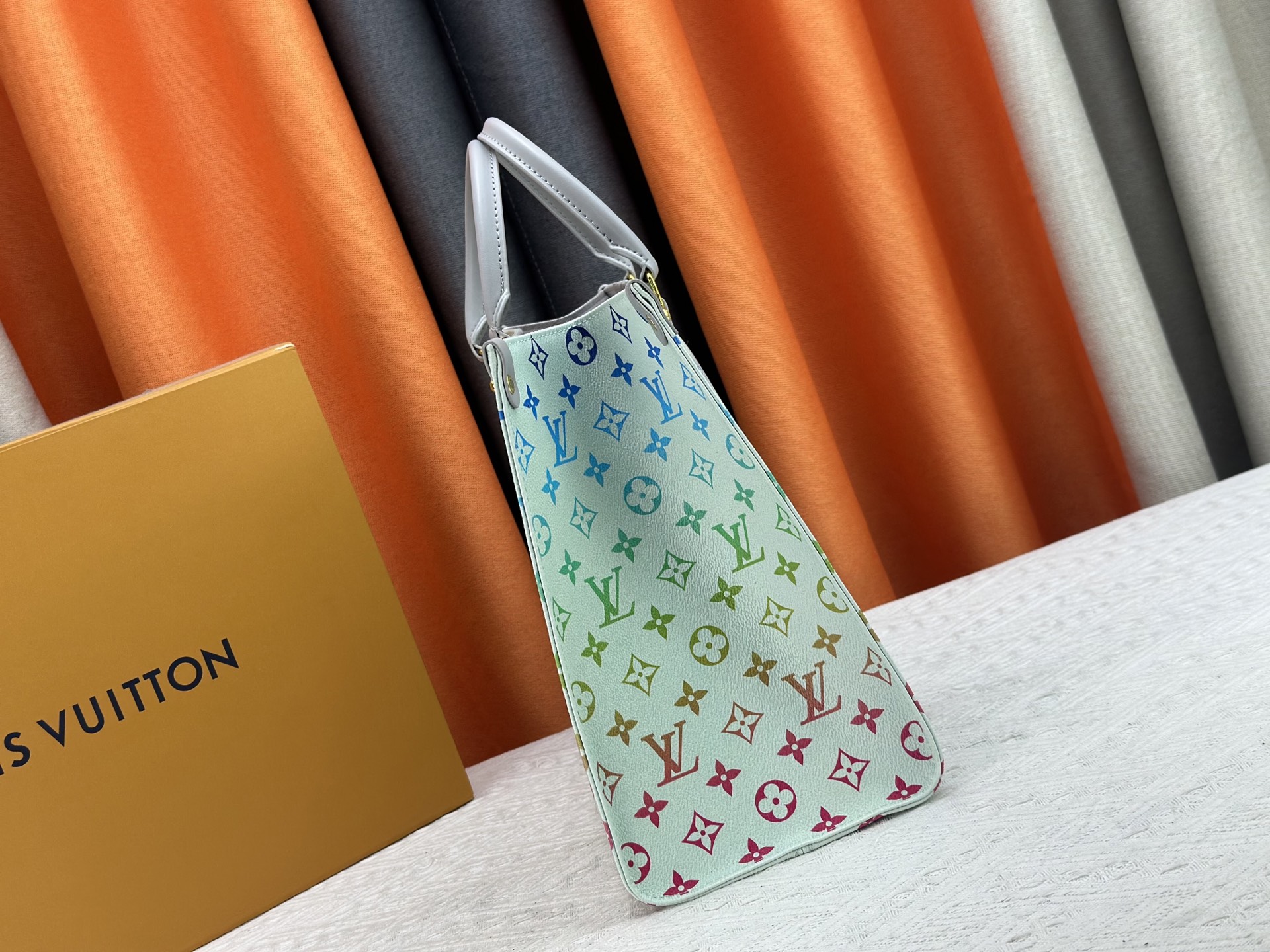 Louis Vuitton Onthego Medium Handbag M13269