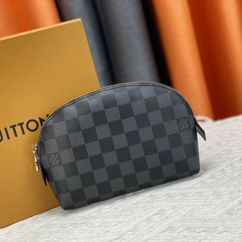 Louis Vuitton LV  Cosmetics Bag Pouch Toiletry Bag Leather Handbag  (Replica)