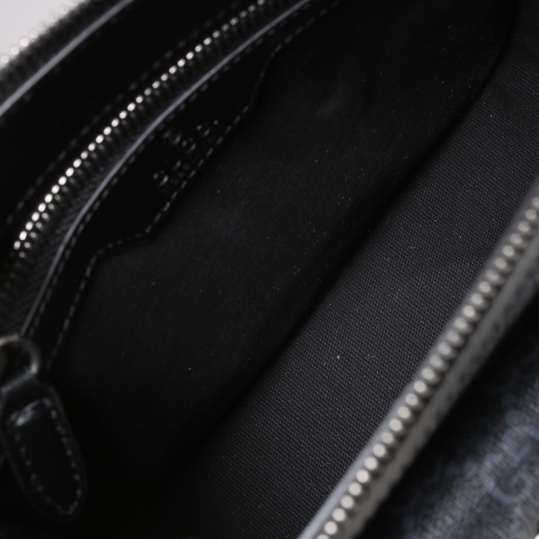 Messenger bag with Interlocking GG  674164