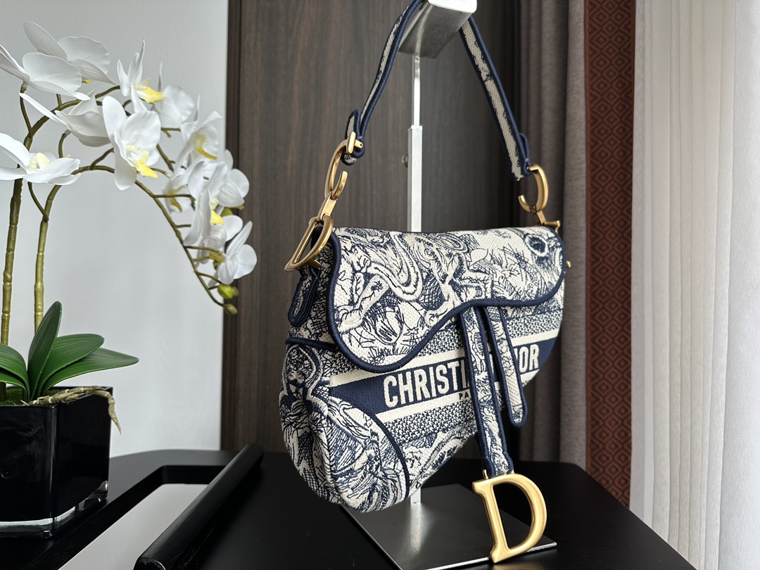 Dior Embroidery Saddle Bag Shoulder Bag Handbag Mirror Quality Version 10A(Replica)