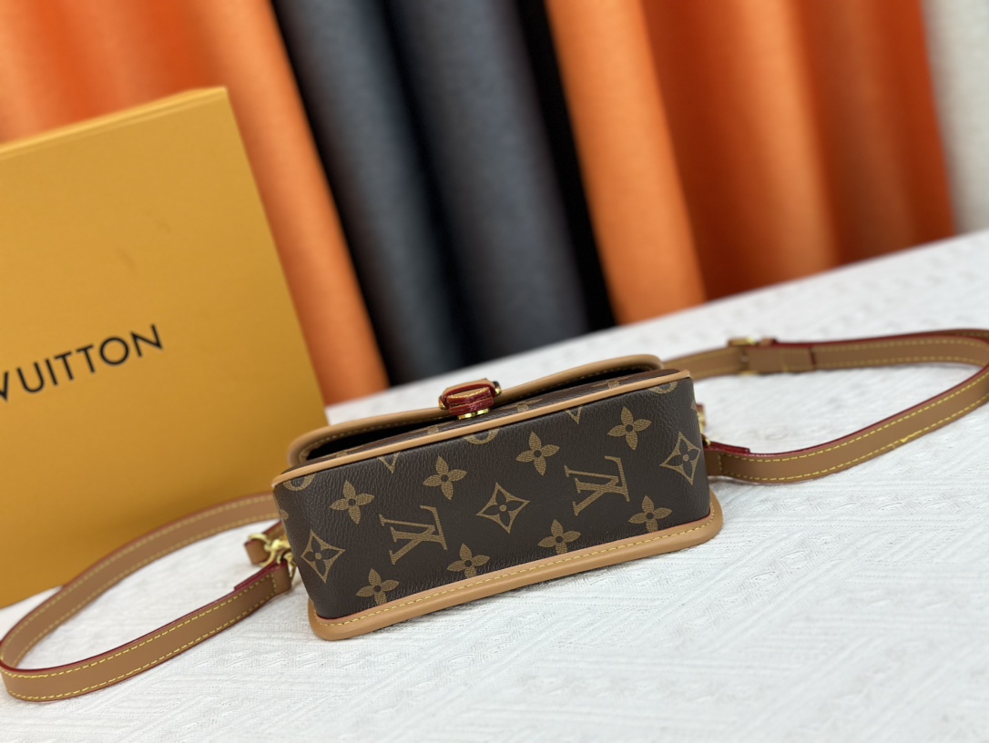 LV Nano Diane Bag M83566 LM011 19cm