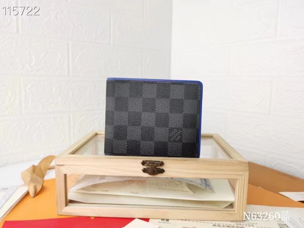 LV Wallet M63260 LM06 12cm