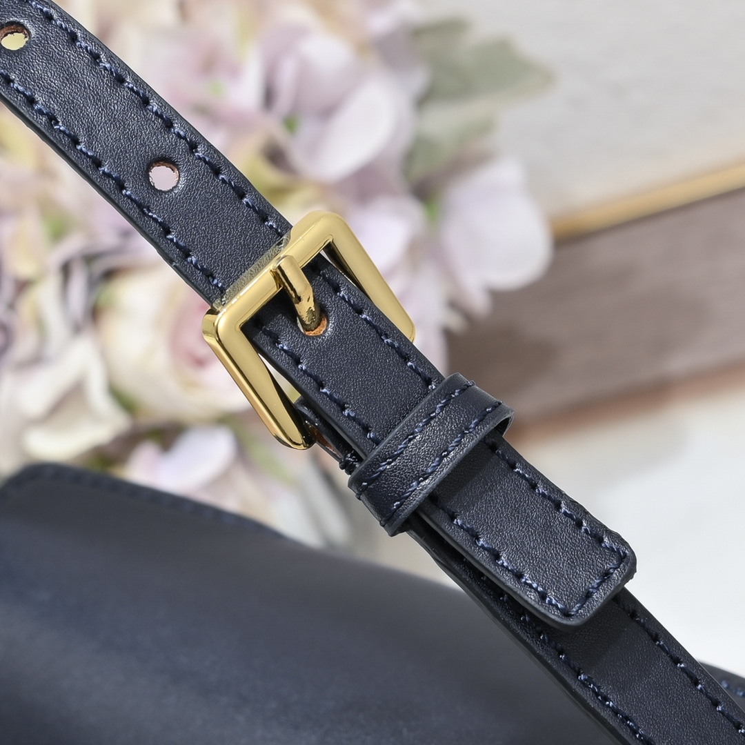 Dior 30 Montaigne Bucket Bag 002 LM061 17cm