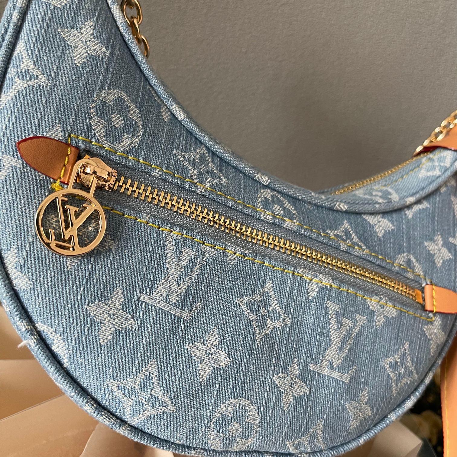 LV Loop Bag M81098 LM031 24cm