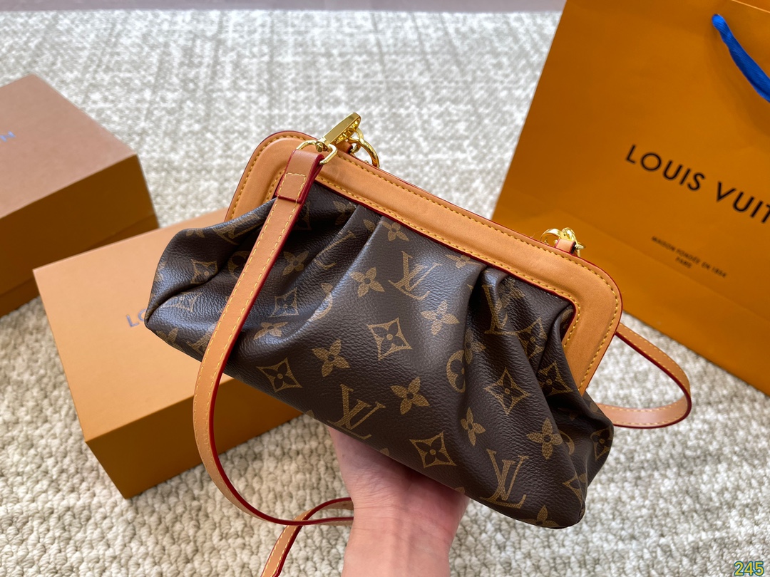 LV East West Bag 017 DB531 21cm