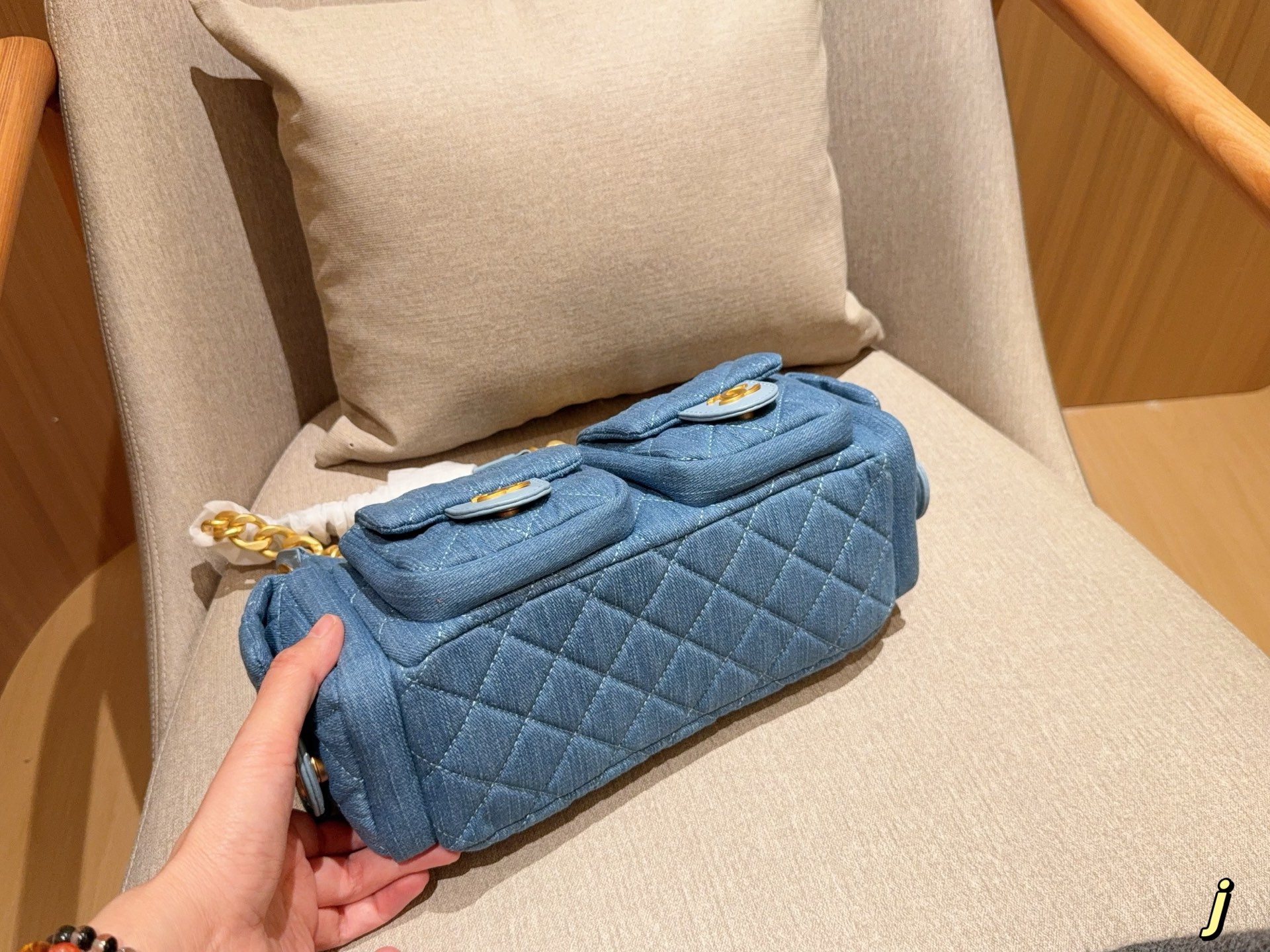 Chanel Jennie Hobo Bag 028 DB002 25cm