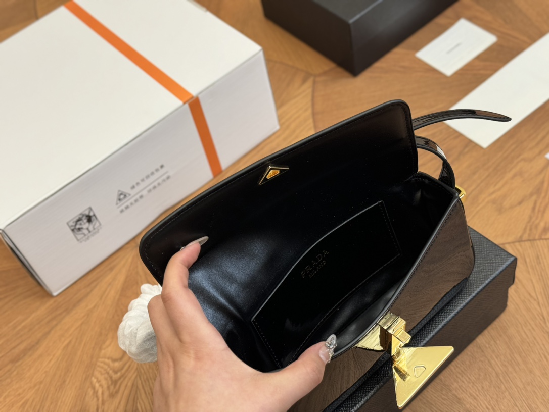 Prada Shoulder Bag 003 DB551 21cm