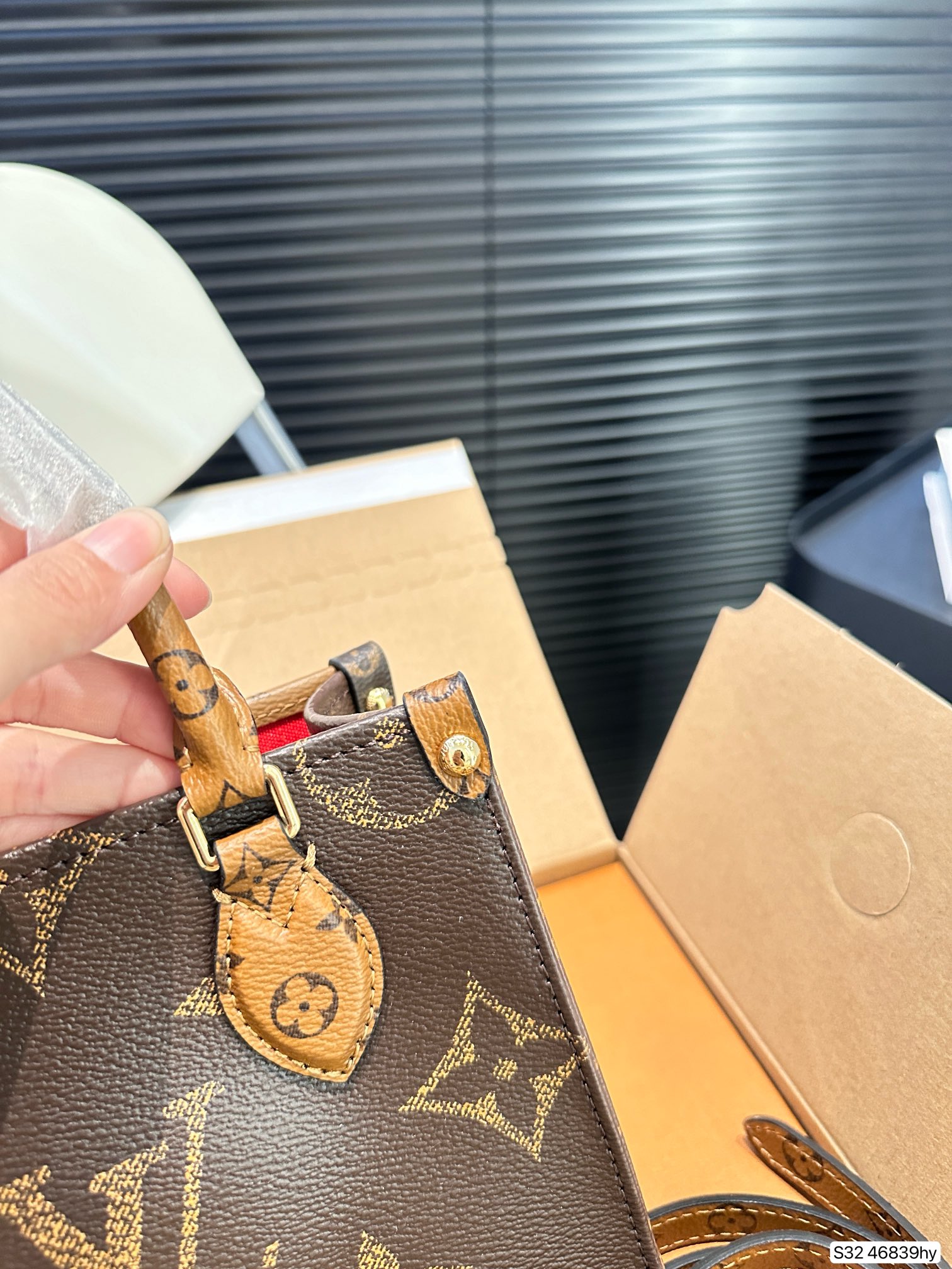 LV Onthego Tote 46839 LLS522 18cm