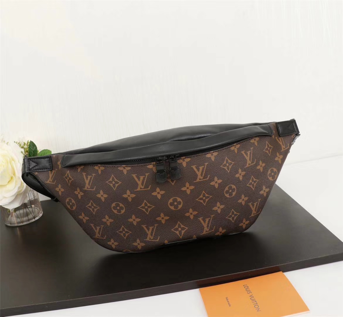 Louis Vuitton DISCOVERY BUMBAG