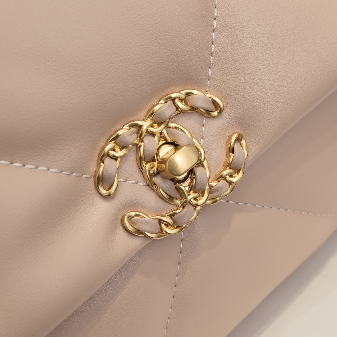 Chanel Lambskin Quilted Medium19 Flap Shoulder Bag Handbag