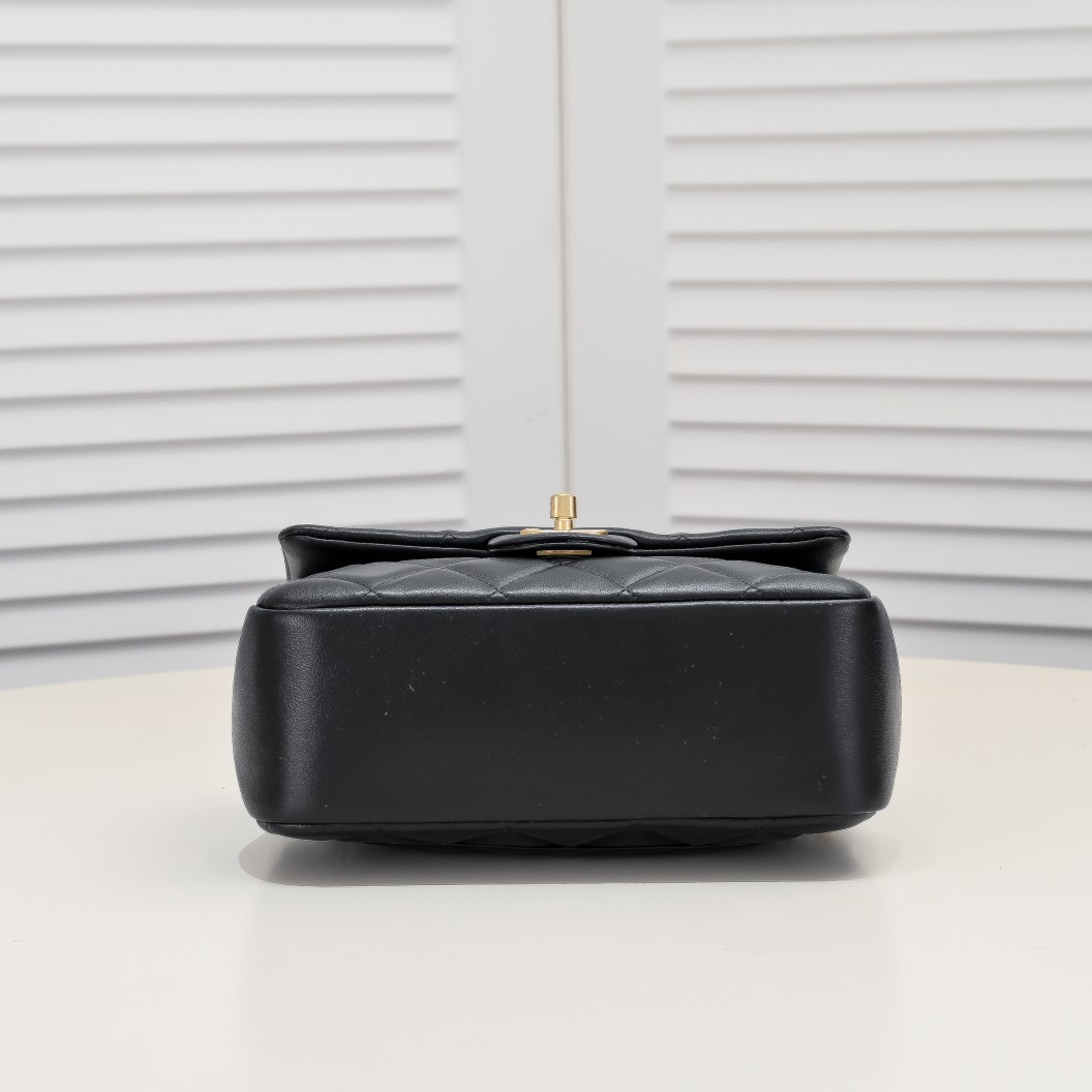 Chanel 24P Pearl Chain Shoulder Bag Handbag