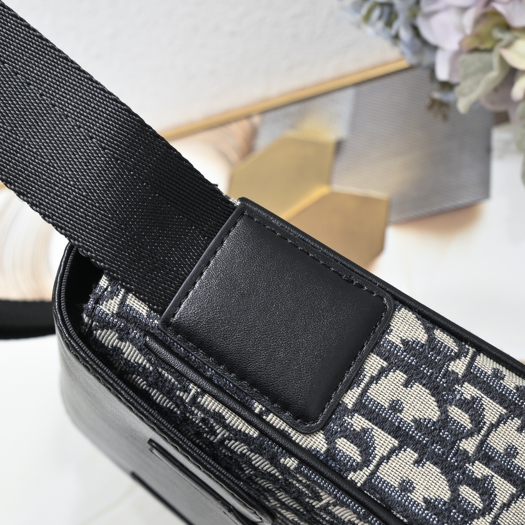 Dior Messenger Bag 4401 LM081 23cm