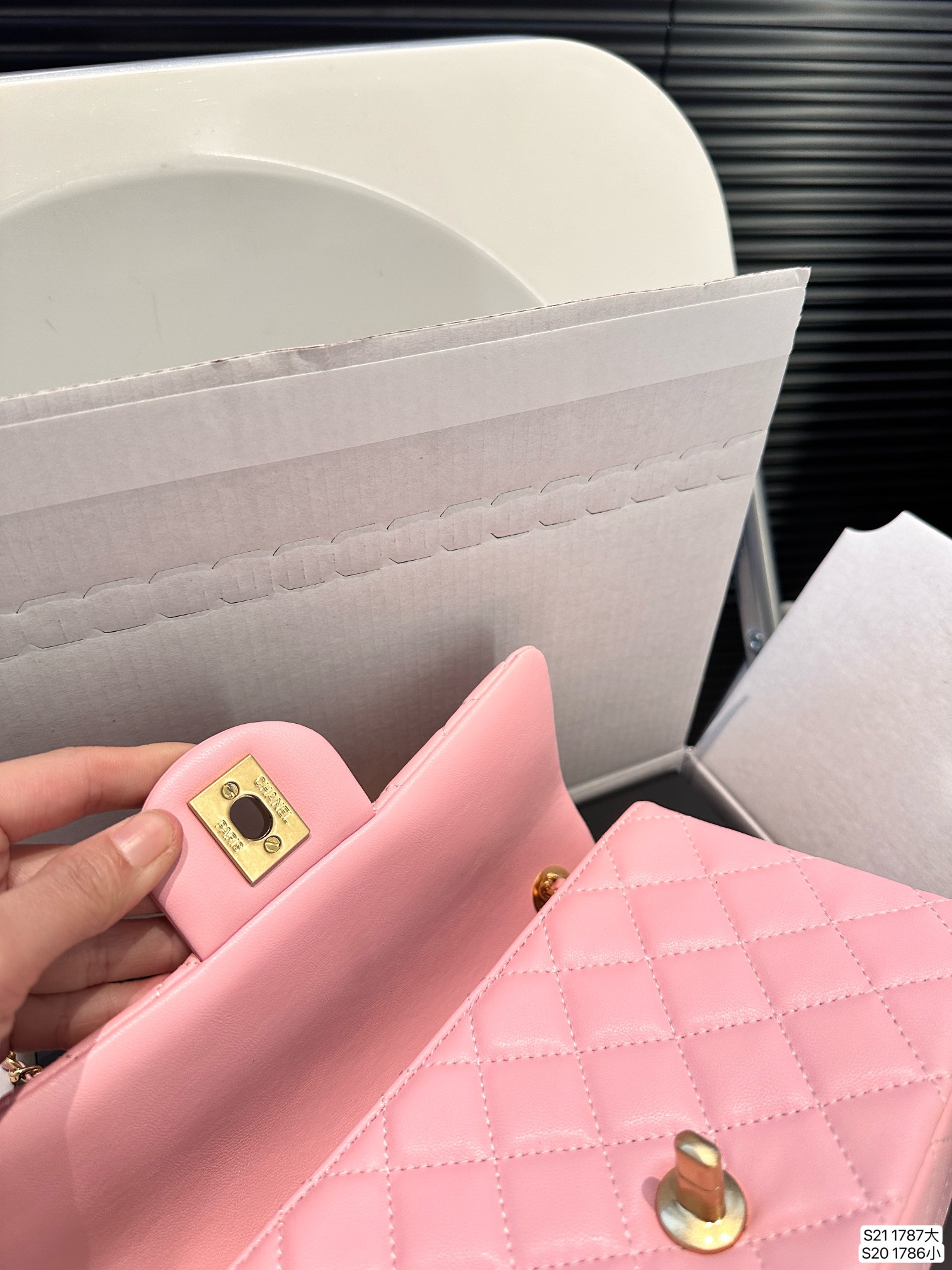 Chanel Shoulder Bag 1787 LLS071 17-20cm