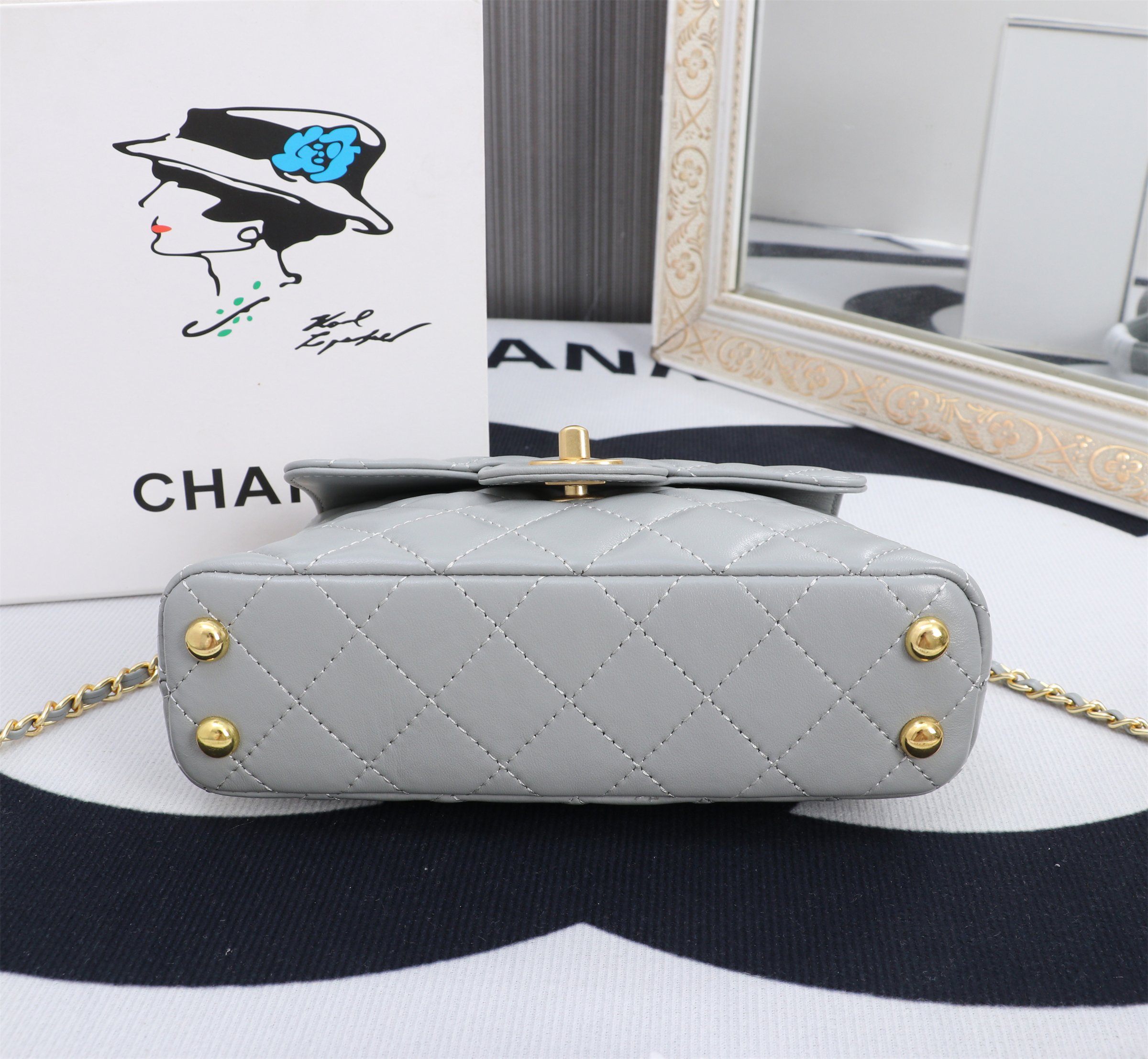 Chanel Handle bag 8891
