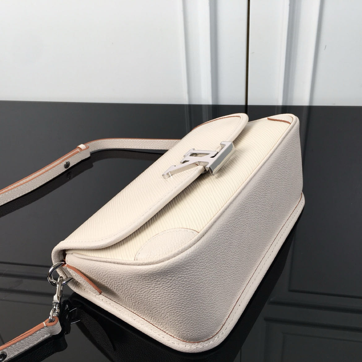 LV Buci Bag M59386 LM051 24.5cm