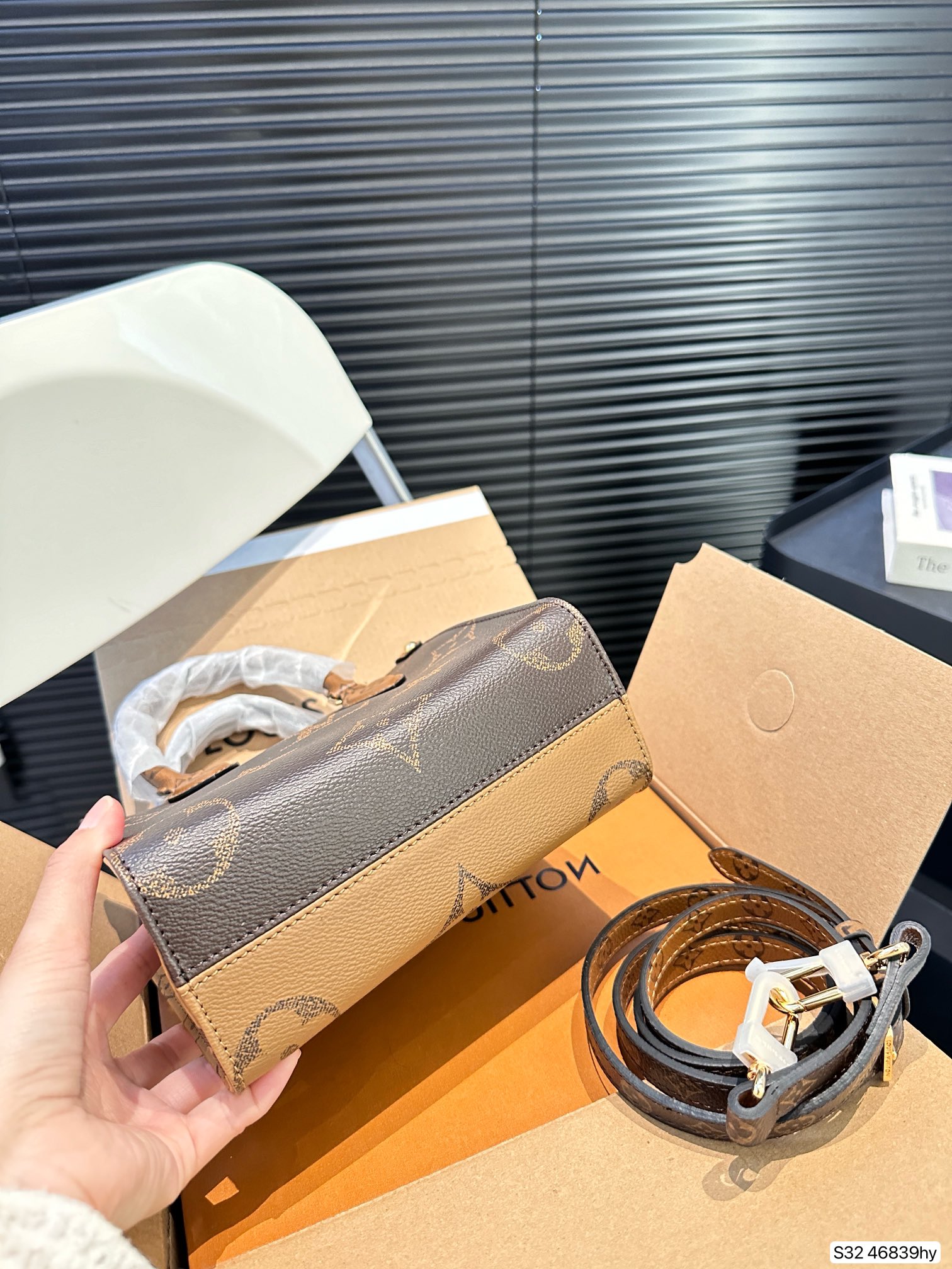 LV Onthego Tote 46839 LLS522 18cm