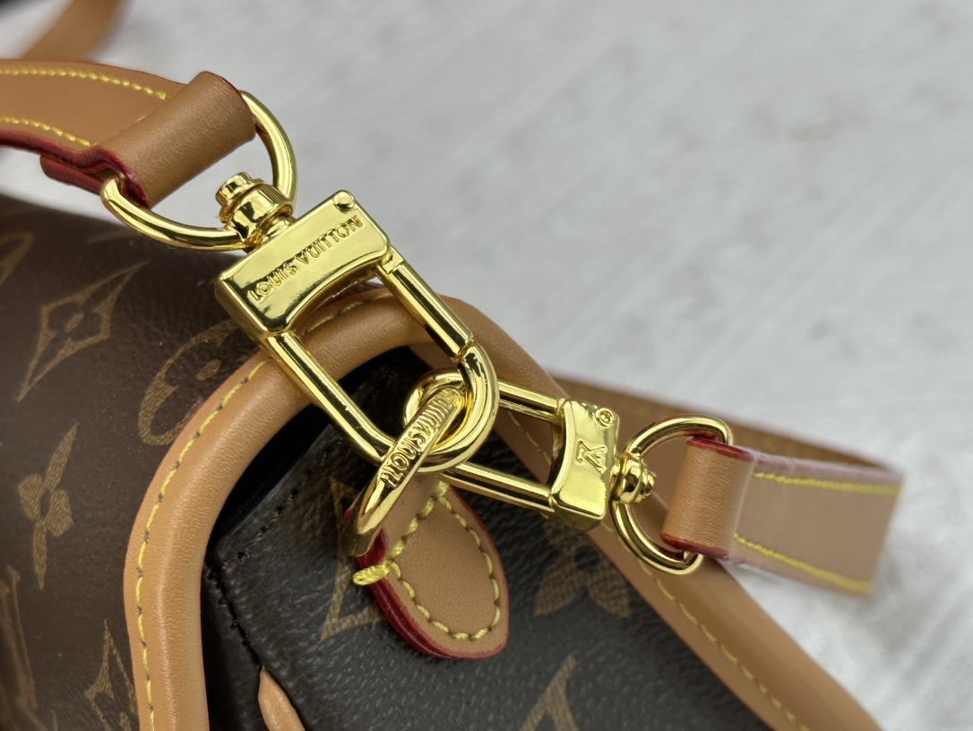 LV Nano Diane Bag M83566 LM011 19cm