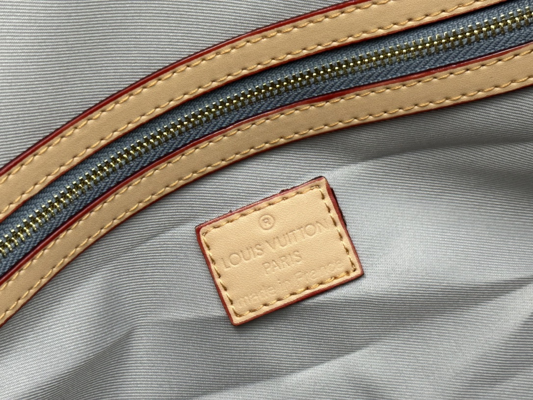 Louis Vuitton  KEEPALL BANDOULIÈRE 50 travel bag