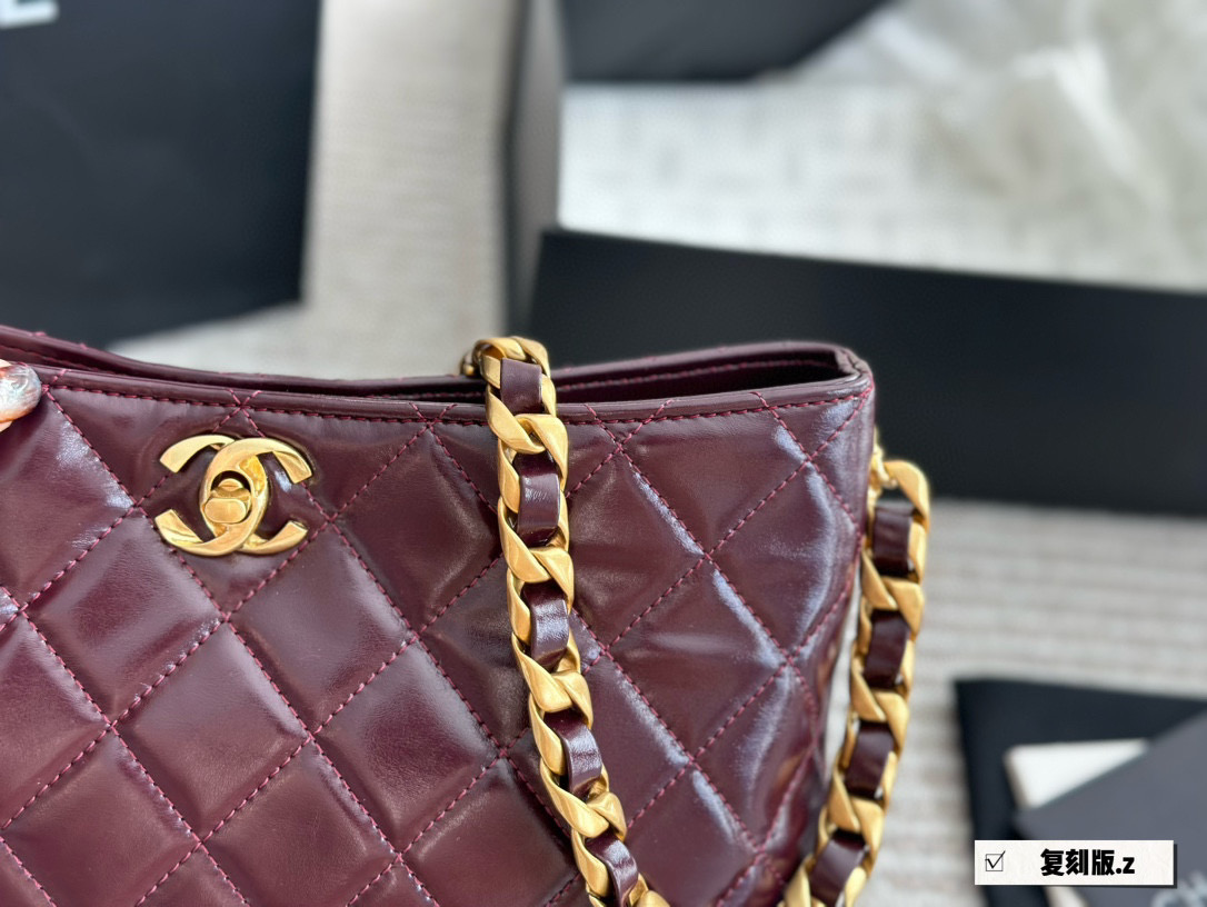 Chanel Hobo Bag 035 DB581 28cm