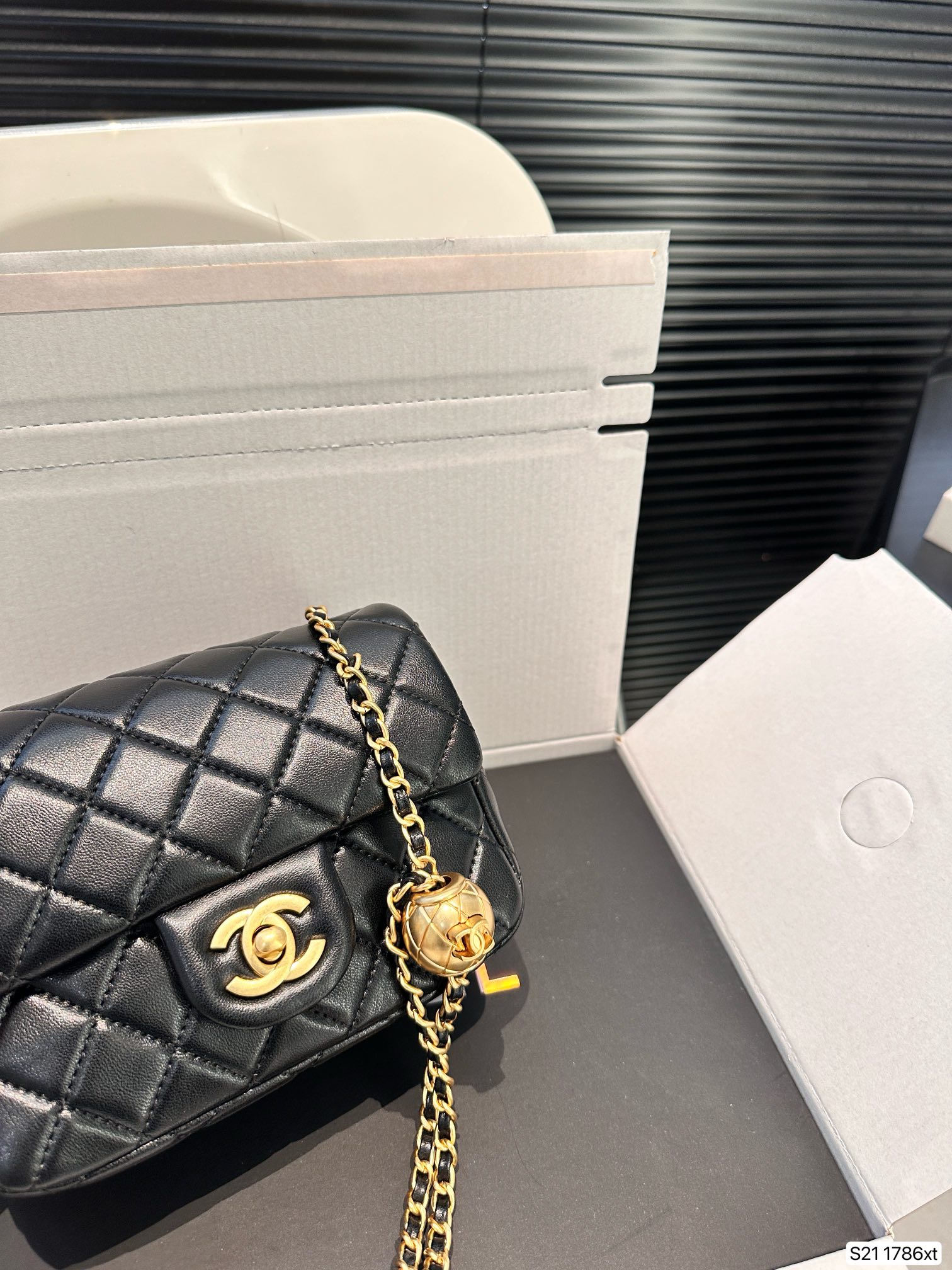 Chanel Shoulder Bag 1786 LLS071 17cm