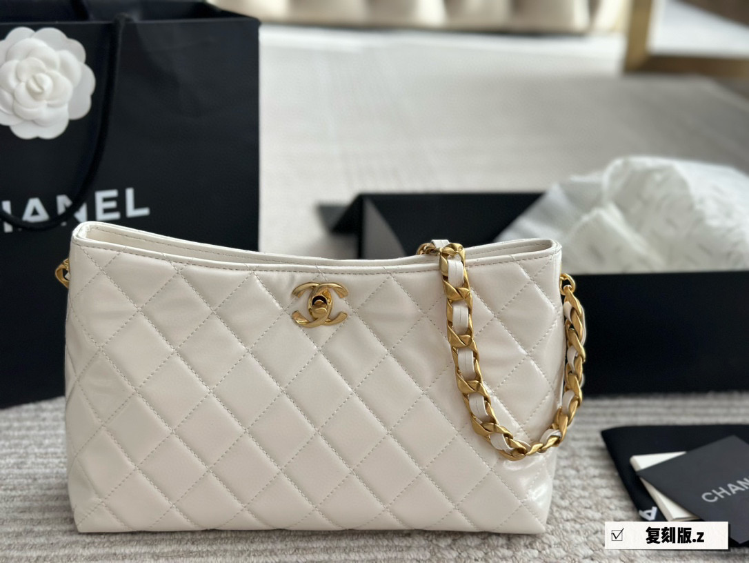 Chanel Hobo Bag 035 DB581 28cm