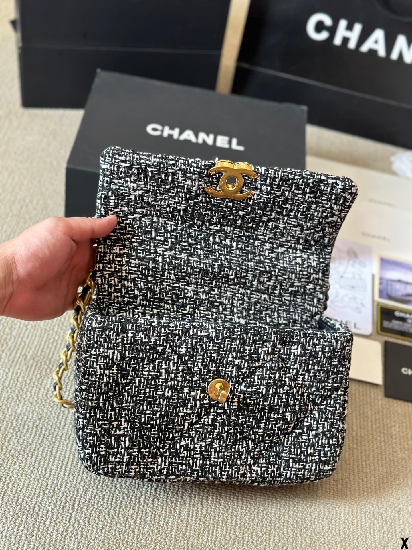 Chanel Shoulder Bag 026 DB571 26cm