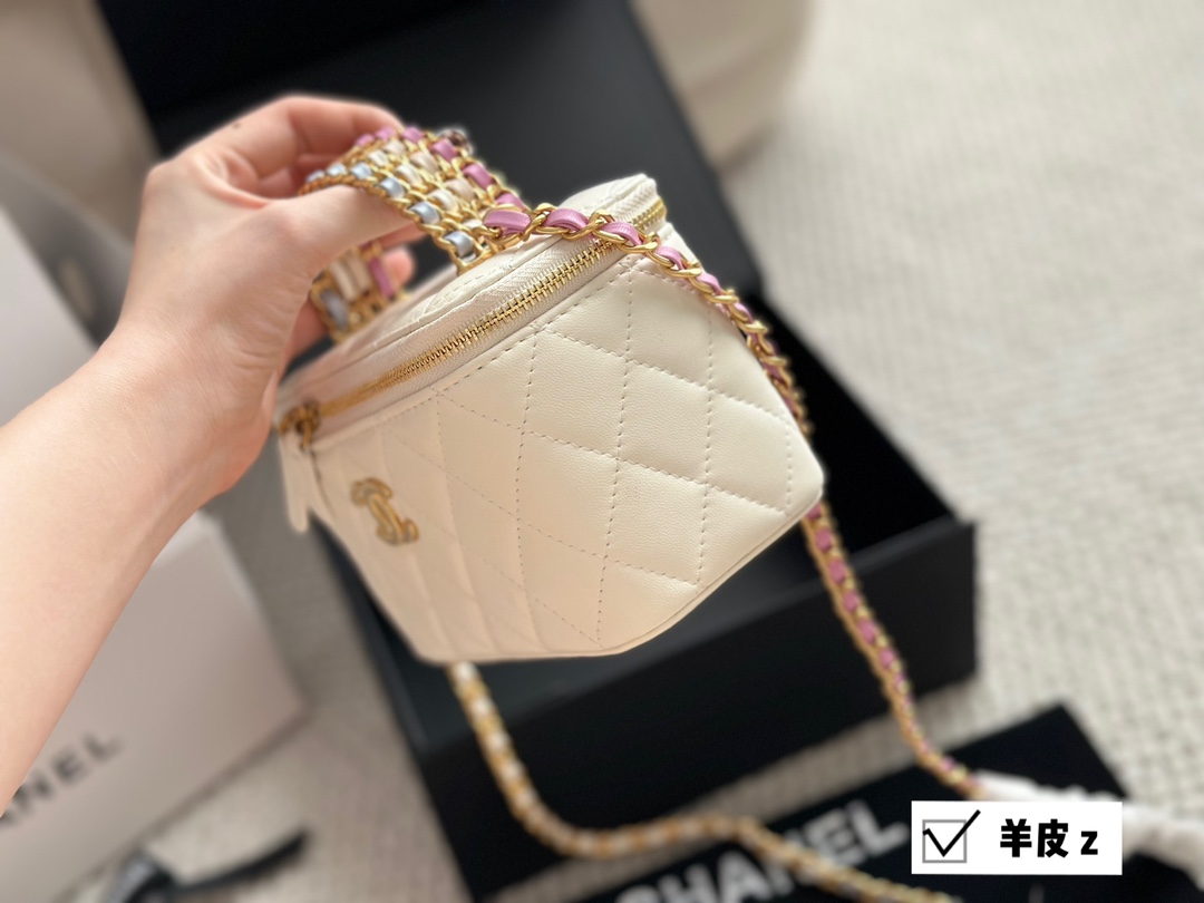 Chanel Cosmetic Bag 001 DB002 17cm