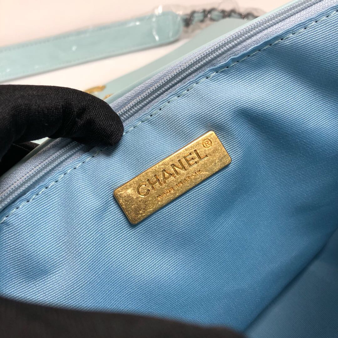 Chanel Lambskin Quilted Medium19 Flap Shoulder Bag Handbag