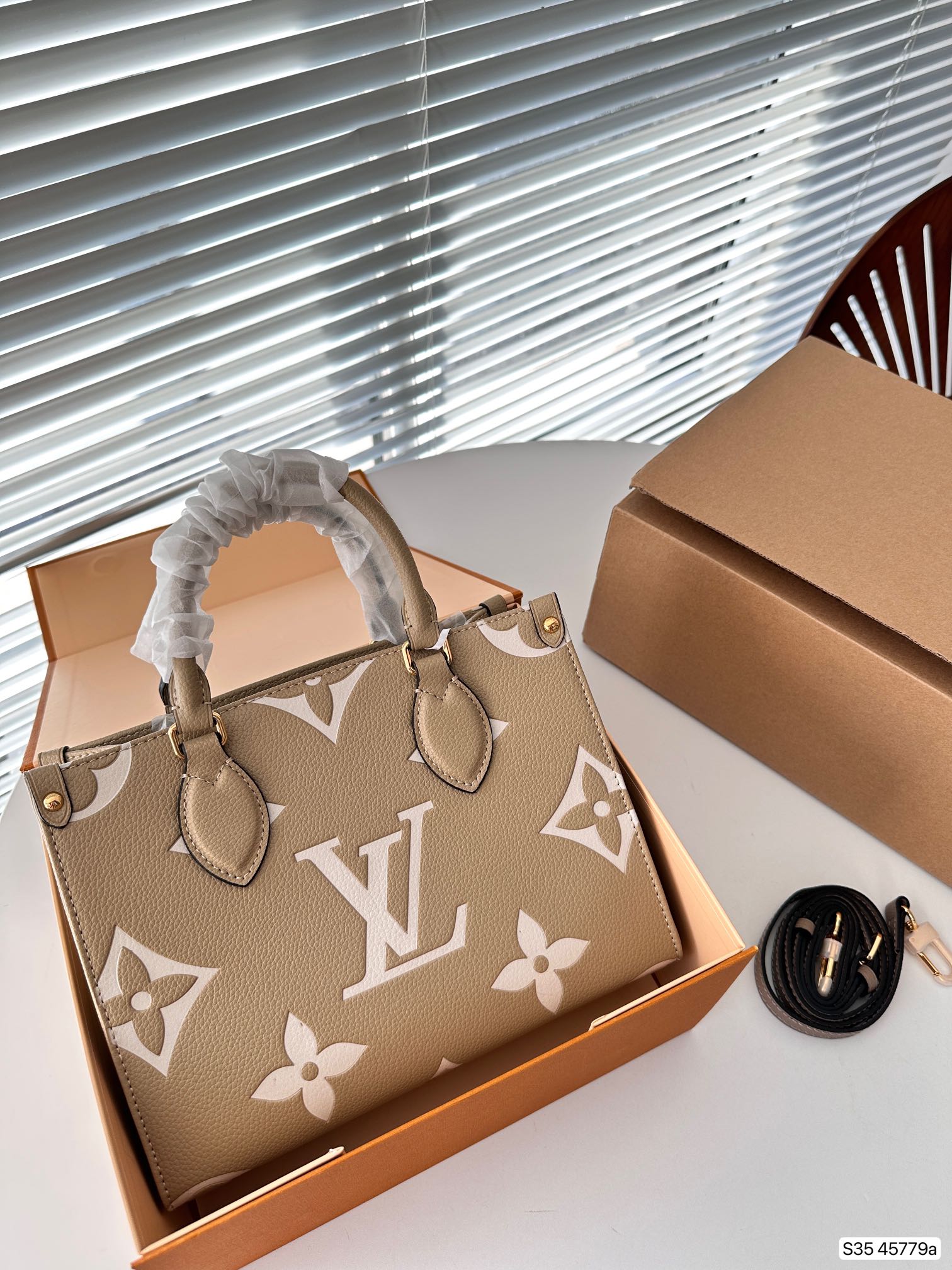 LV onthego Bag 45779 DB042 25cm