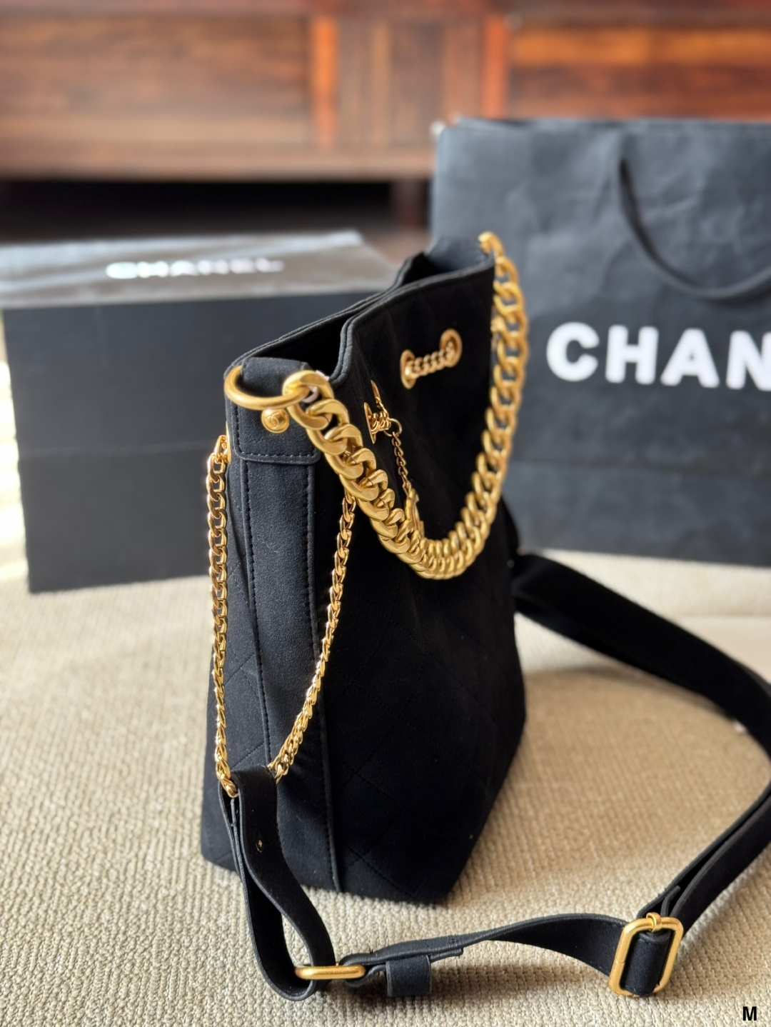 Chanel Bucket Bag 040 DB581 28cm