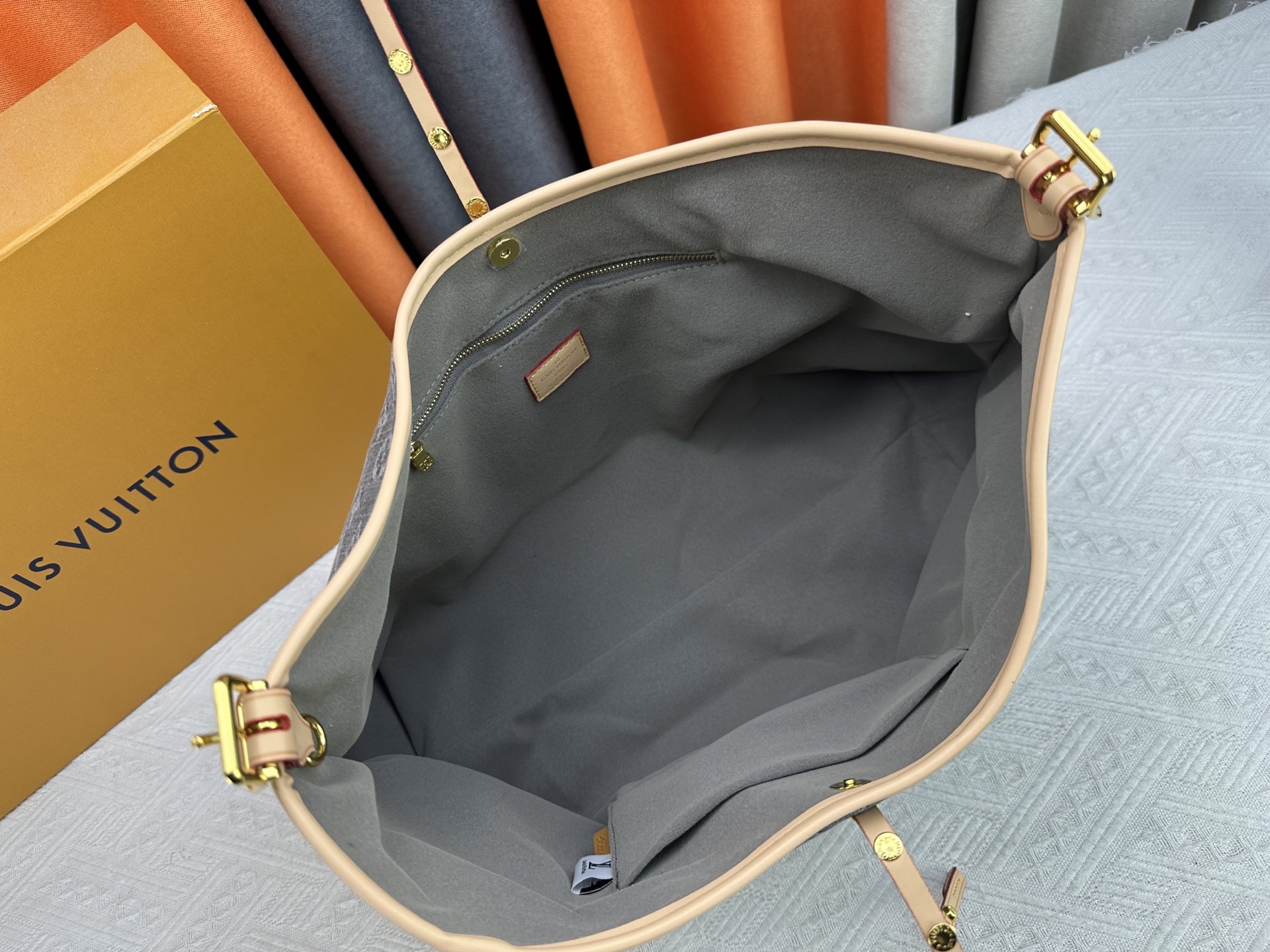 Louis Vuitton CarryAll handbag M13789