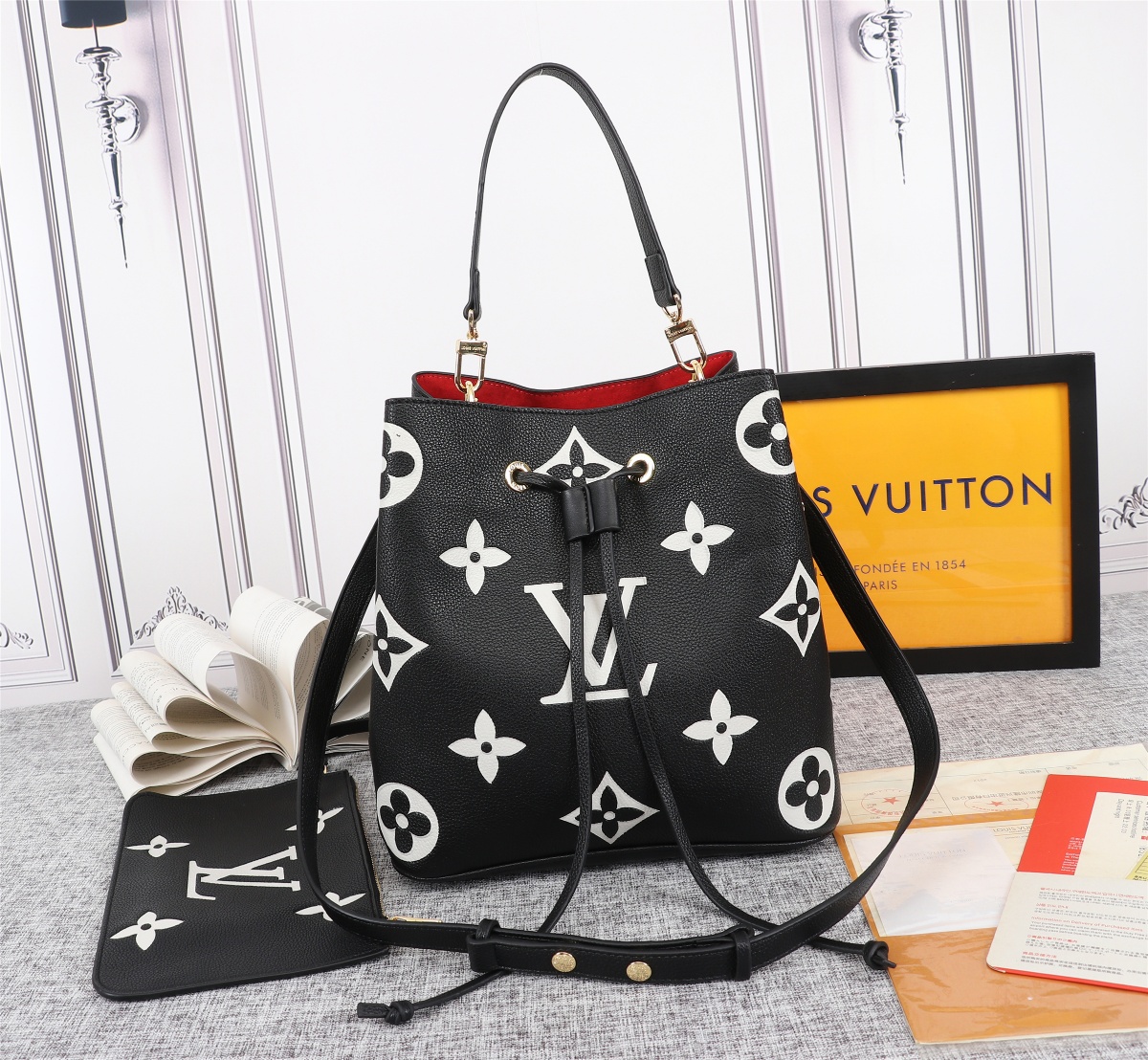 LV45555MQ002  26 x 26 x 17.5 cm