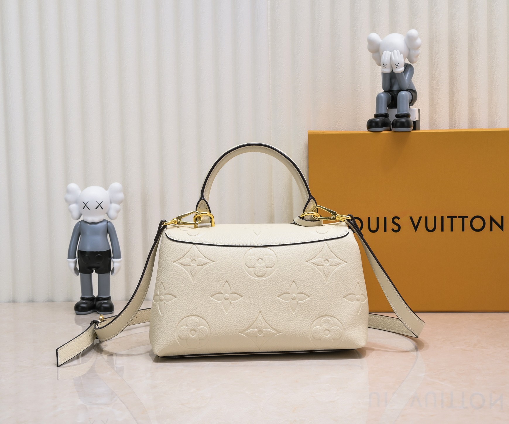 LV Madeleine Bag White embossing M45976 XX061 24-30cm