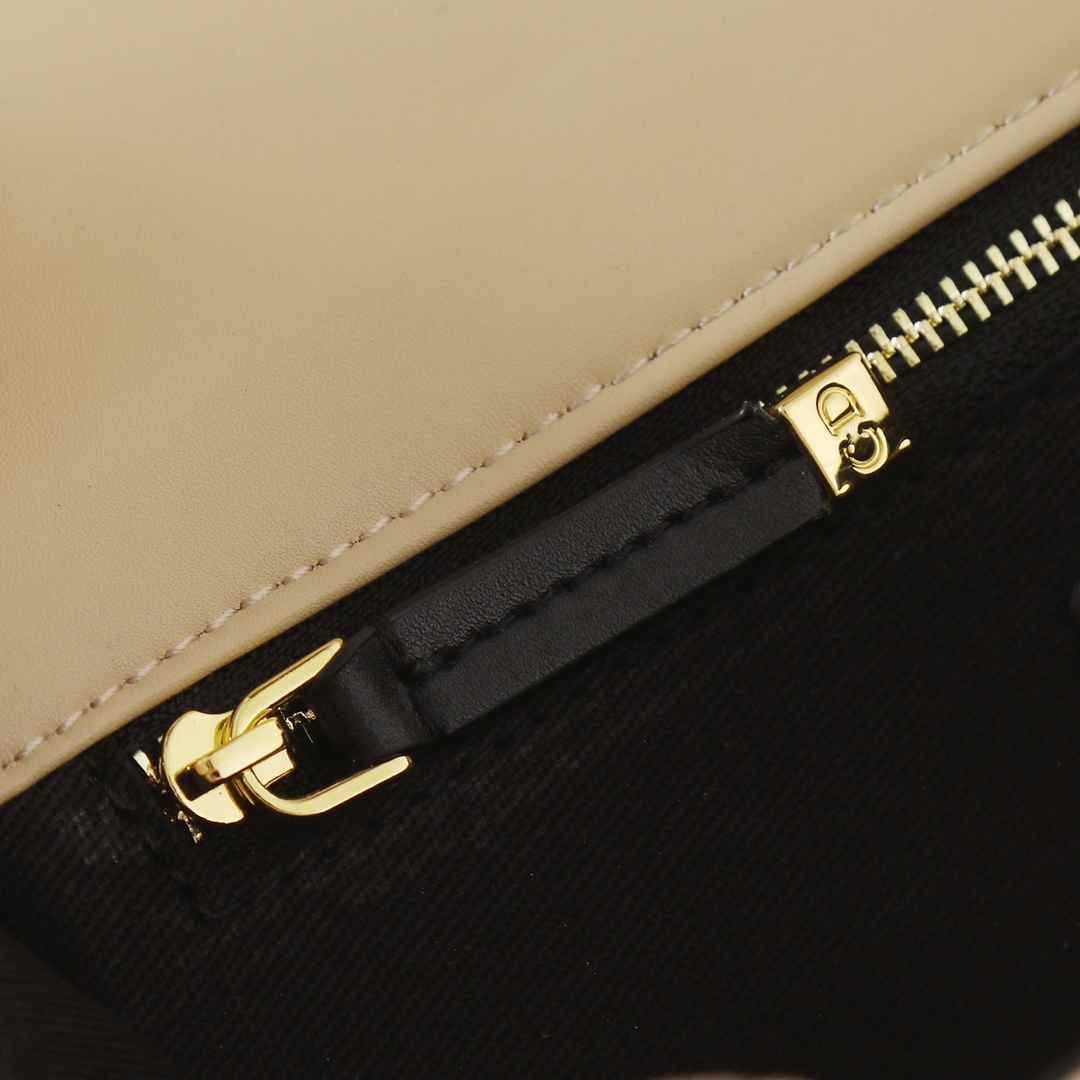 30 Montaigne Bag Apricot CD-1001 XB081 24cm