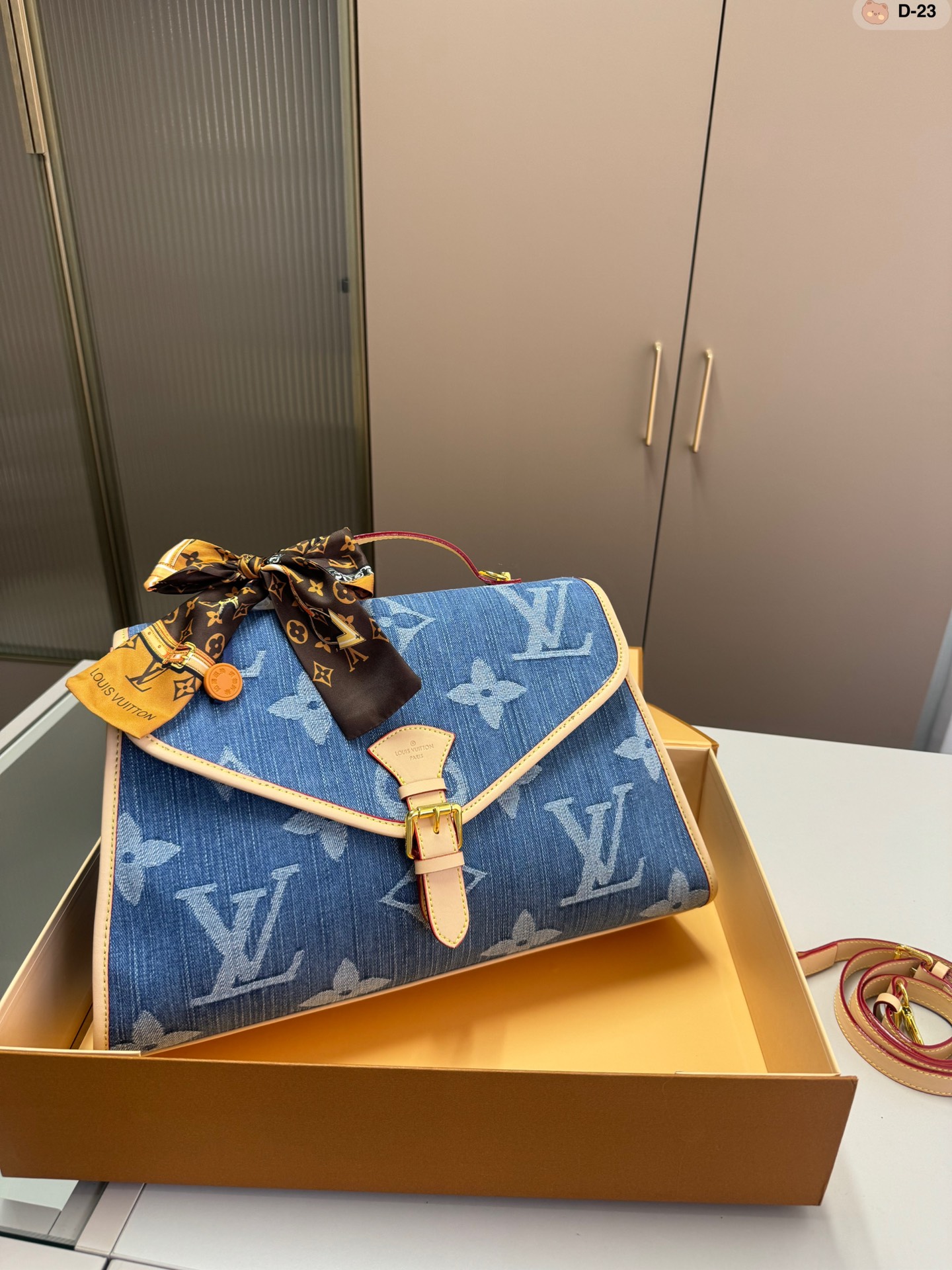 LV Messenger Bag 013 DB081 37cm