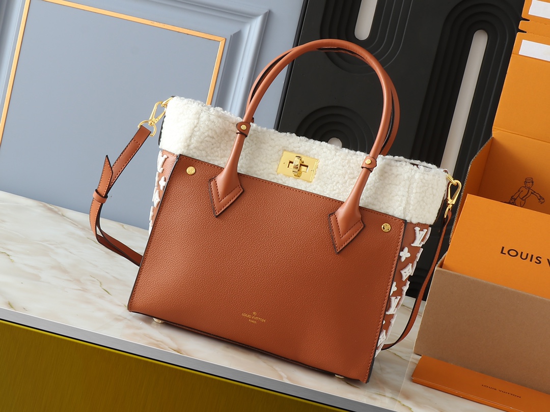 LV On My Side Handbag M20014 LM002032 25-30cm