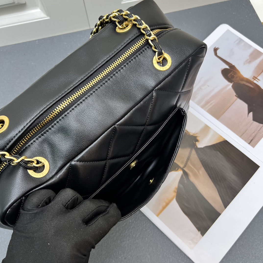 Chanel miumiu small square bag S3189