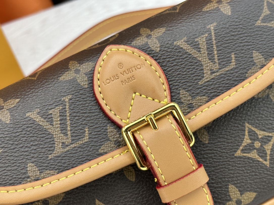 LV Nano Diane Bag M83566 LM011 19cm