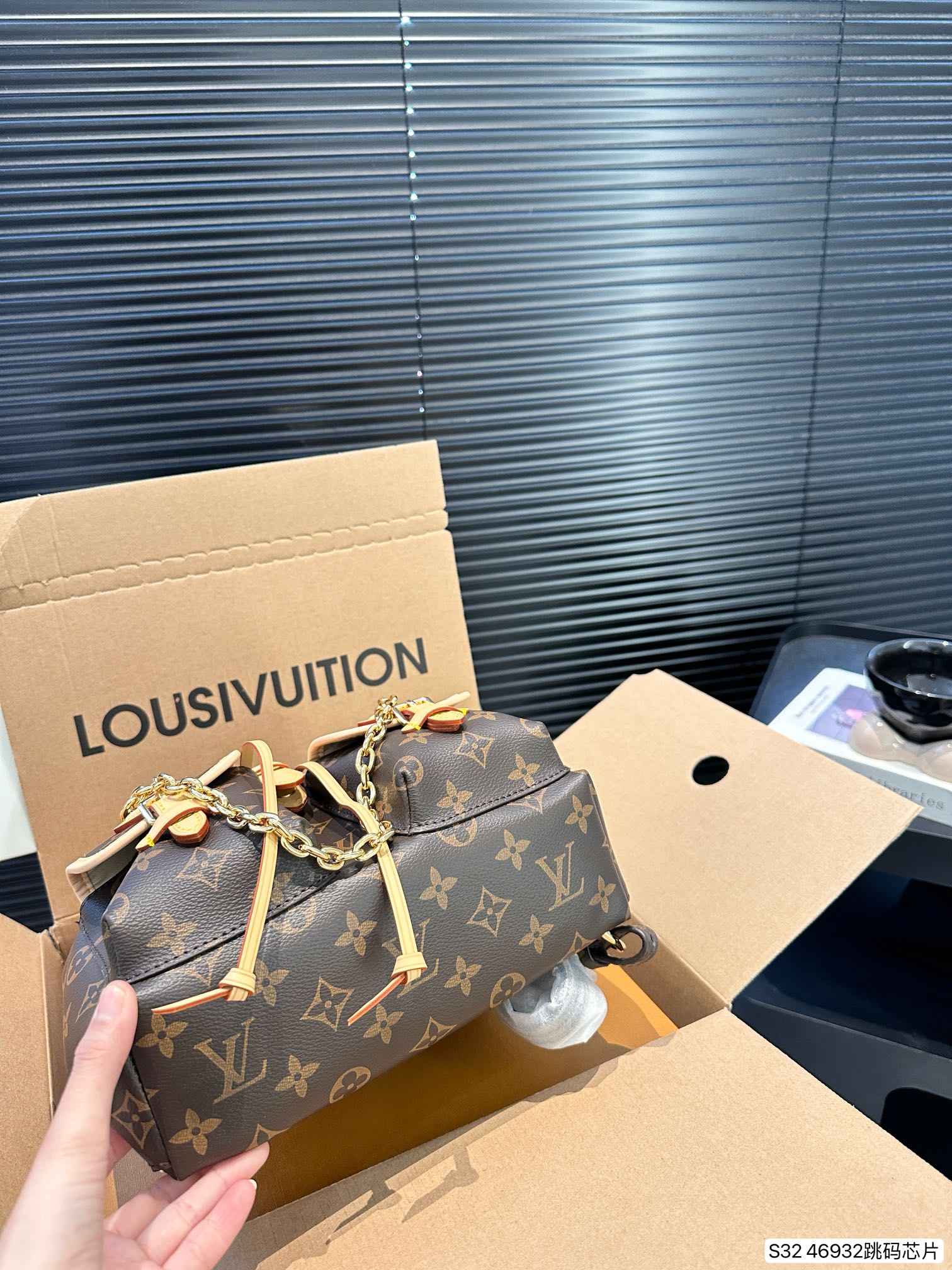 LV Excursion Backpack 46932 LLS522 23cm
