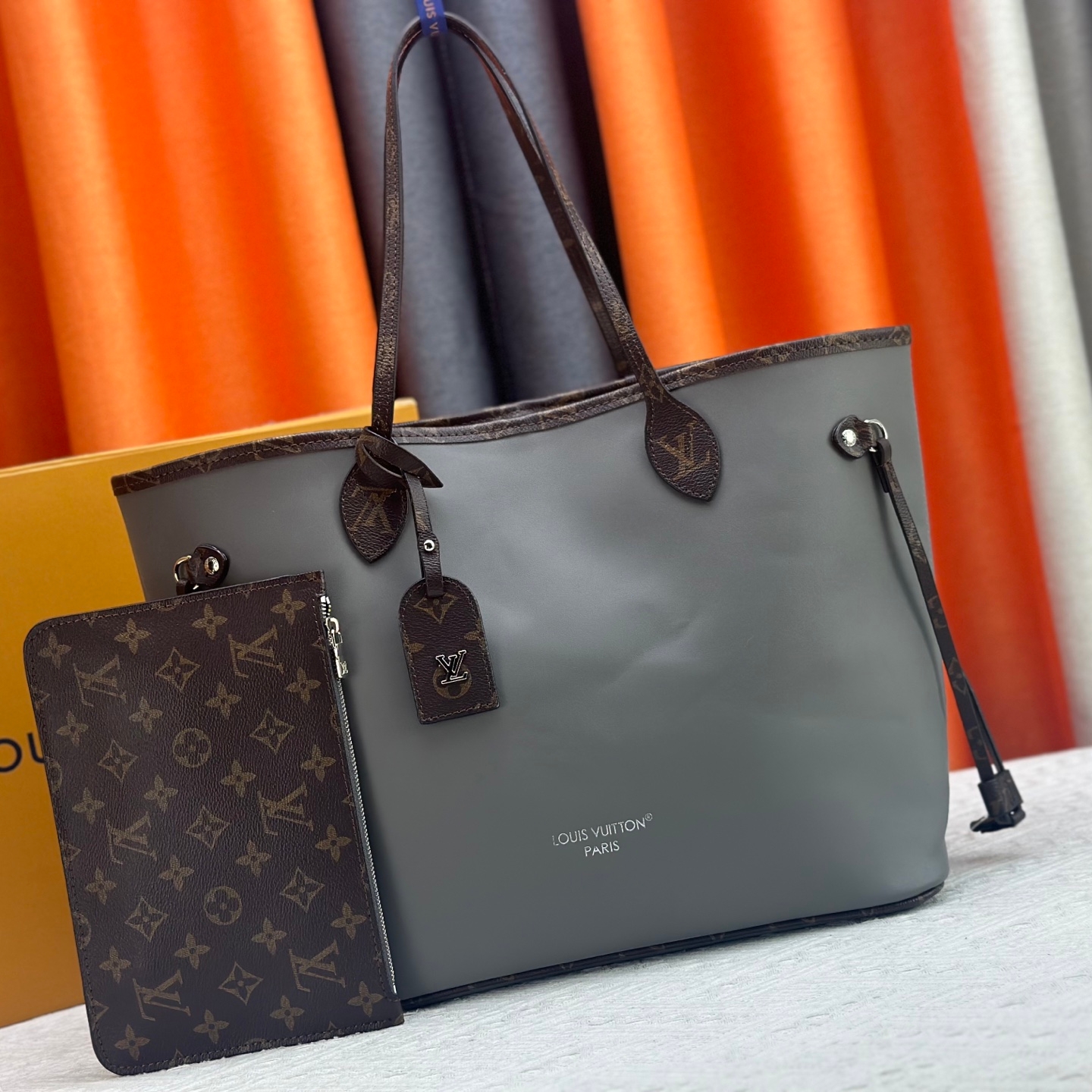 Louis Vuitton Neverfull Medium Handbag M14210  M45686  M46649 M58907 M46329 M21579 M45685 M46676 M40995